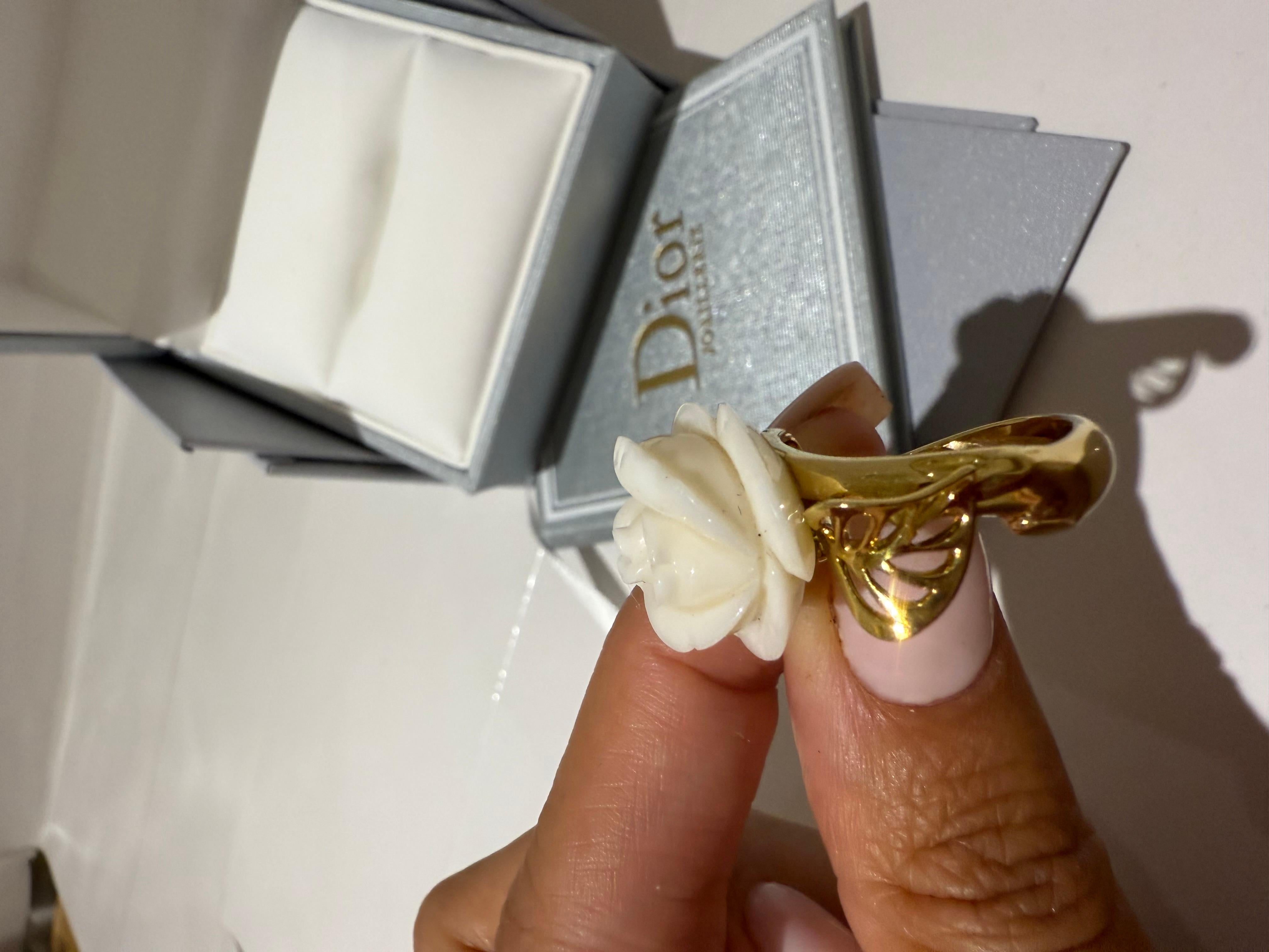 Bague Pré-Catelan en corail blanc et diamants 18k de Dior Rose Unisexe en vente