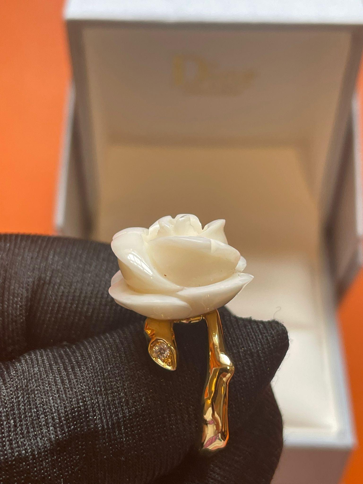 Bague Pré-Catelan en corail blanc et diamants 18k de Dior Rose en vente 2