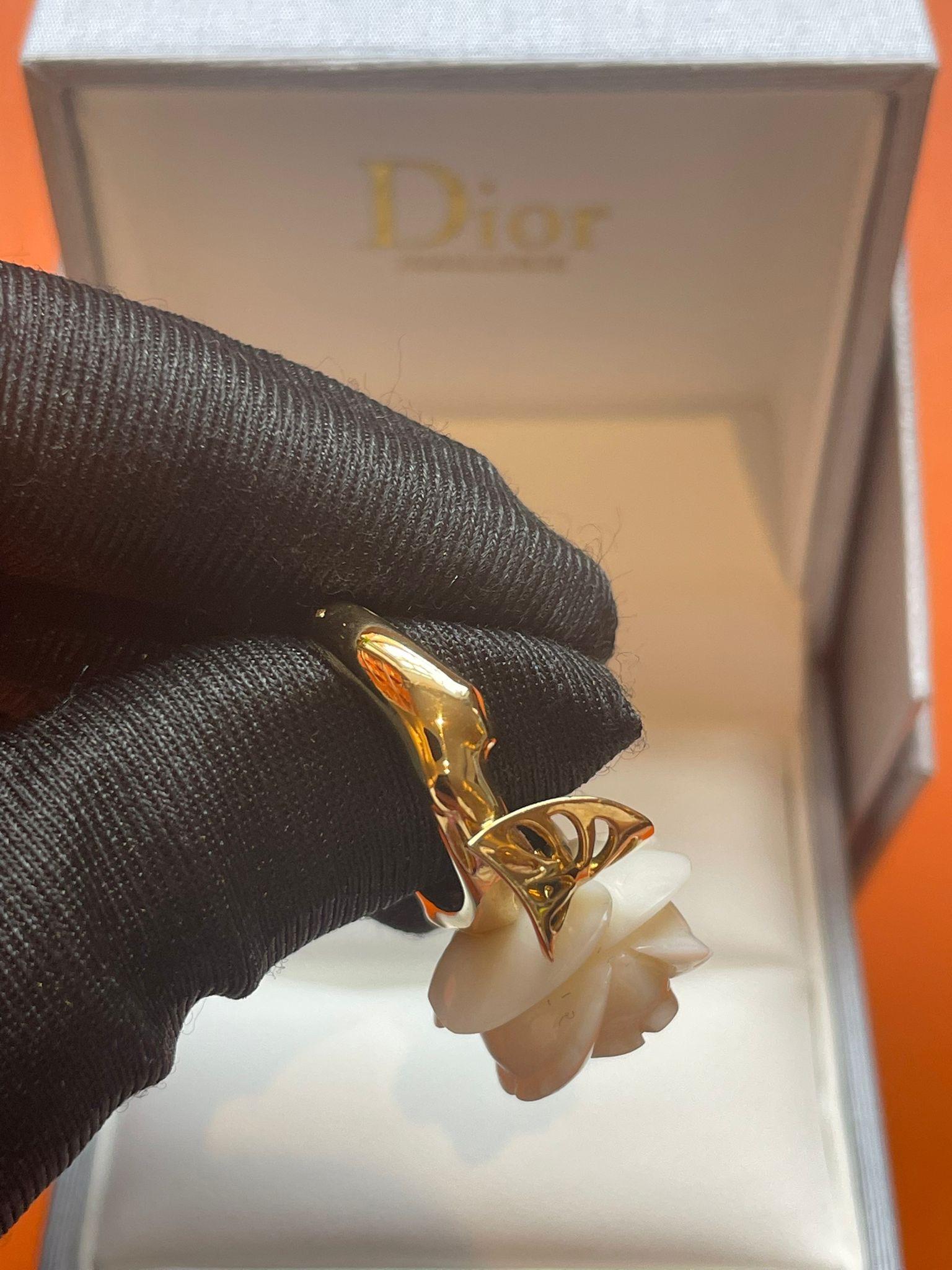 Bague Pré-Catelan en corail blanc et diamants 18k de Dior Rose en vente 3
