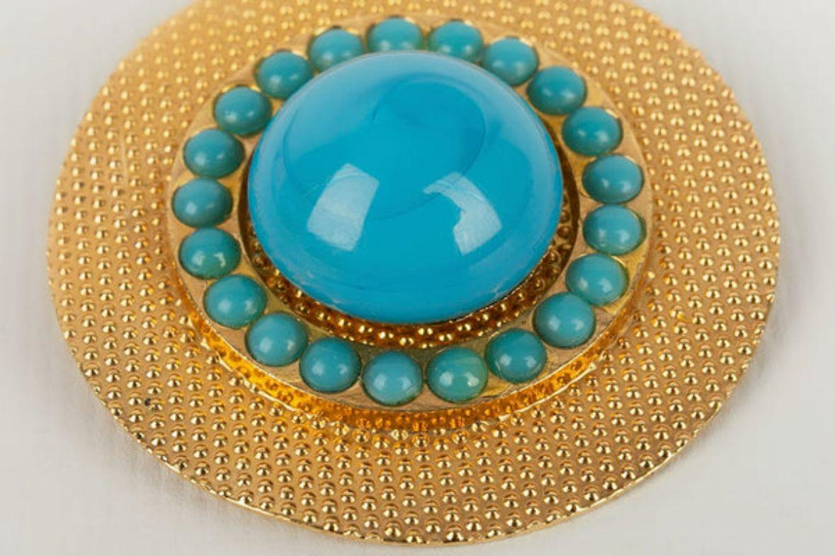 Dior Round Brooch in Gilded Metal and Glass Paste Cabochons For Sale 1
