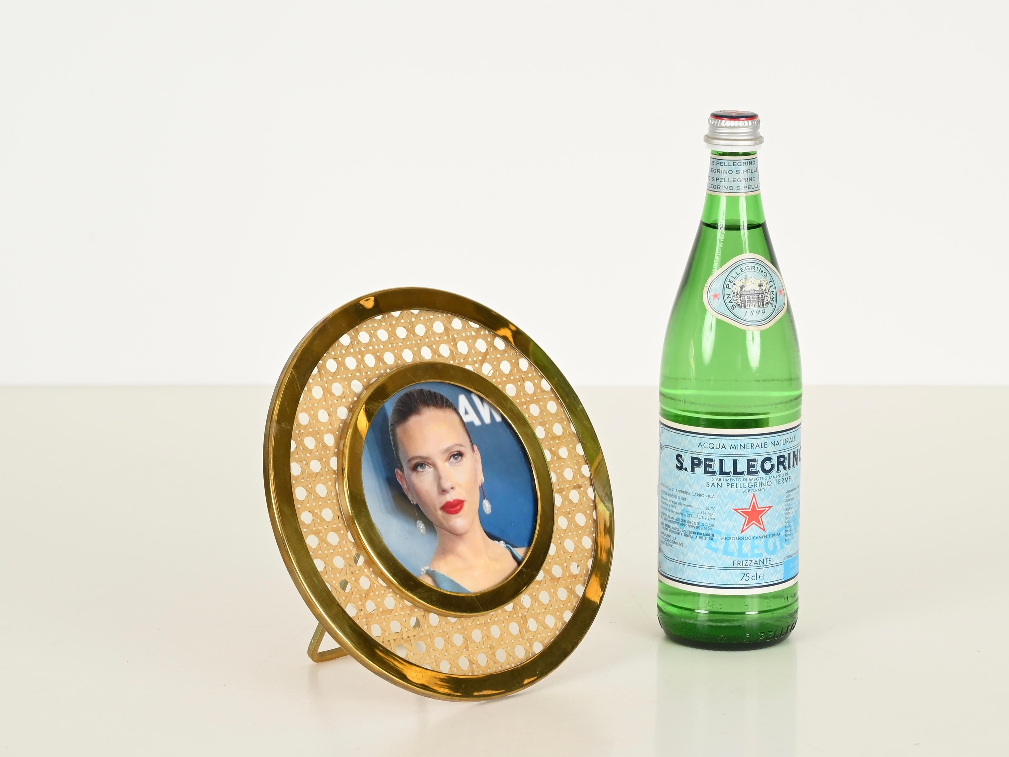Late 20th Century Dior Round Photo Frame in Golden Brass, Lucite and Vienna Straw, Italy, 1970s For Sale