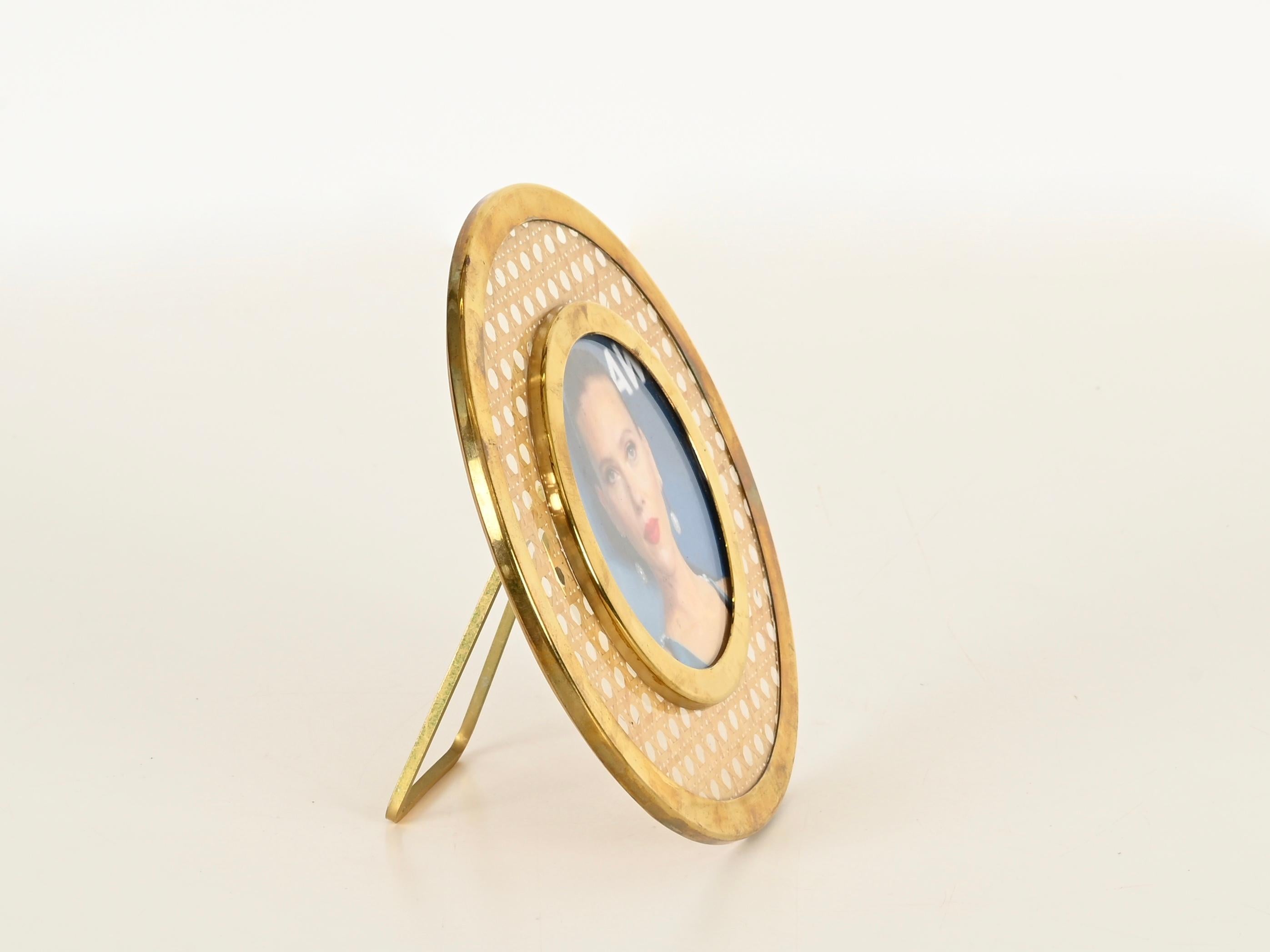 Dior Round Photo Frame in Golden Brass, Lucite and Vienna Straw, Italy, 1970s For Sale 1