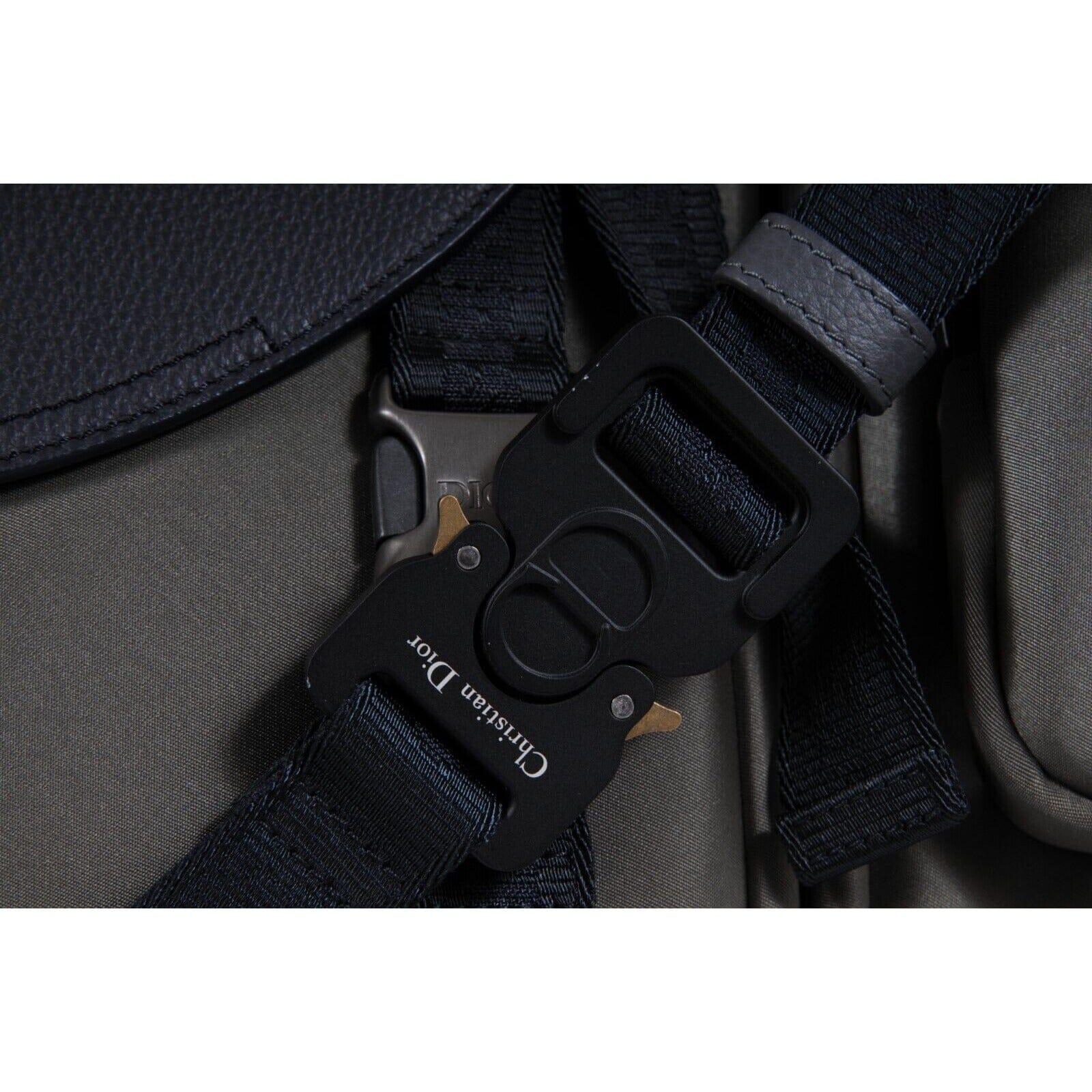 Dior Sacai Mens Saddle Messenger Bag Olive Green Navy Blue Nylon Leather Neuf - En vente à North Miami, FL