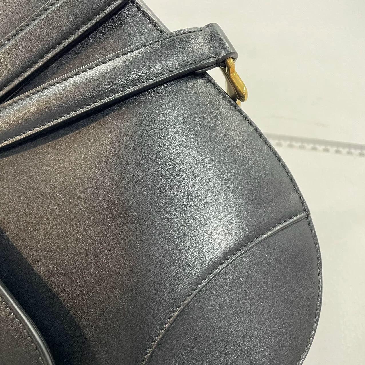 Dior Saddle 2018 Medium Smooth Calfskin Leather Bag Black For Sale 9