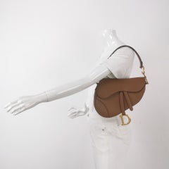 Bolso Dior Saddle 2019 mediano de piel de becerro granulada marrón tostado