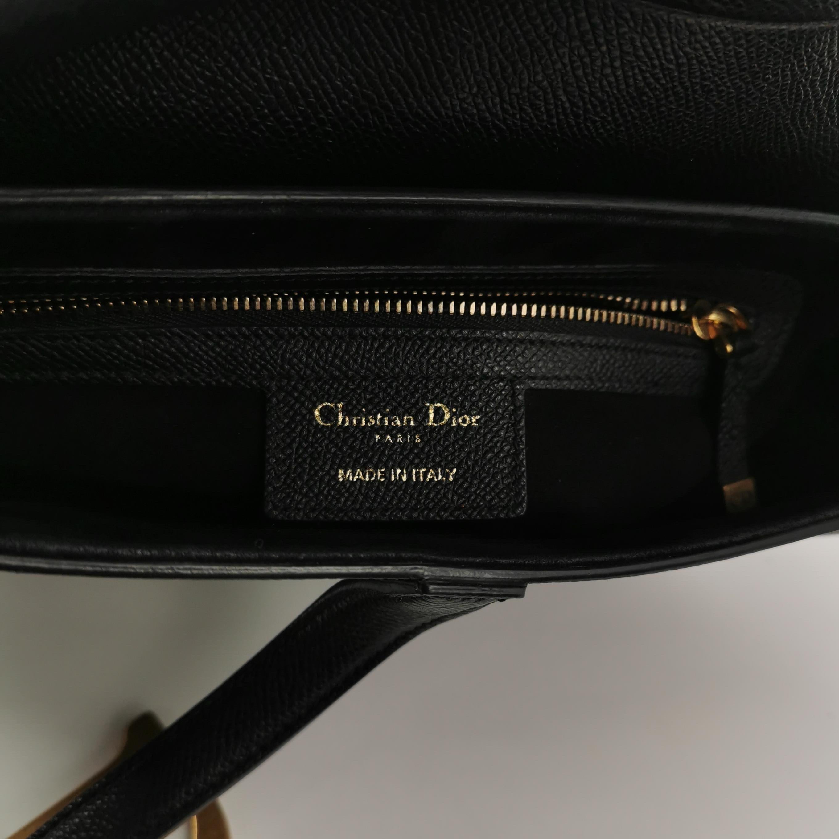 Dior Saddle 2020 Medium Sac en cuir de veau grainé Noir en vente 6