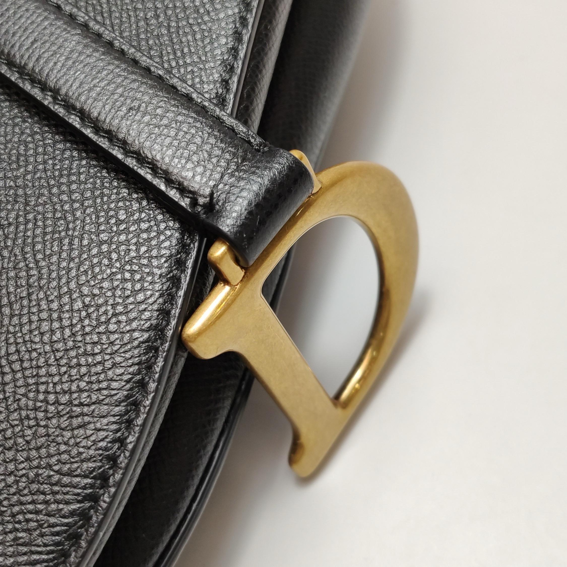 Dior Saddle 2020 Medium Tasche aus genarbtem Kalbsleder Schwarz im Angebot 10