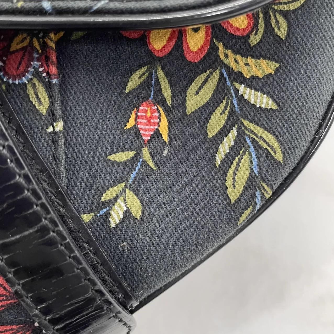 Dior Saddle Black Denim avec broderie florale John Galliano en vente 6