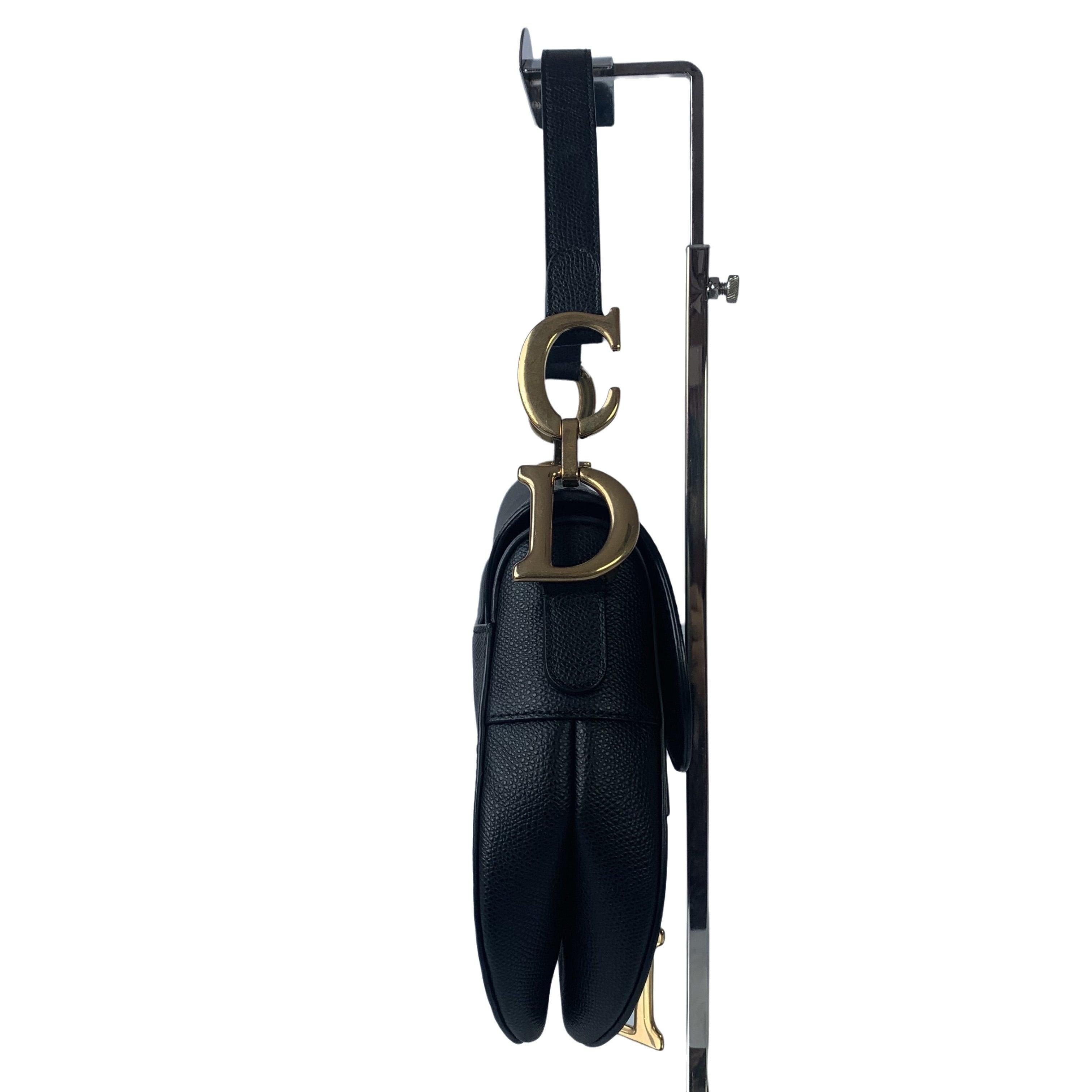Dior Saddle Black Medium Grained Leather Handbag with Gold Hardware In Good Condition In AUBERVILLIERS, FR