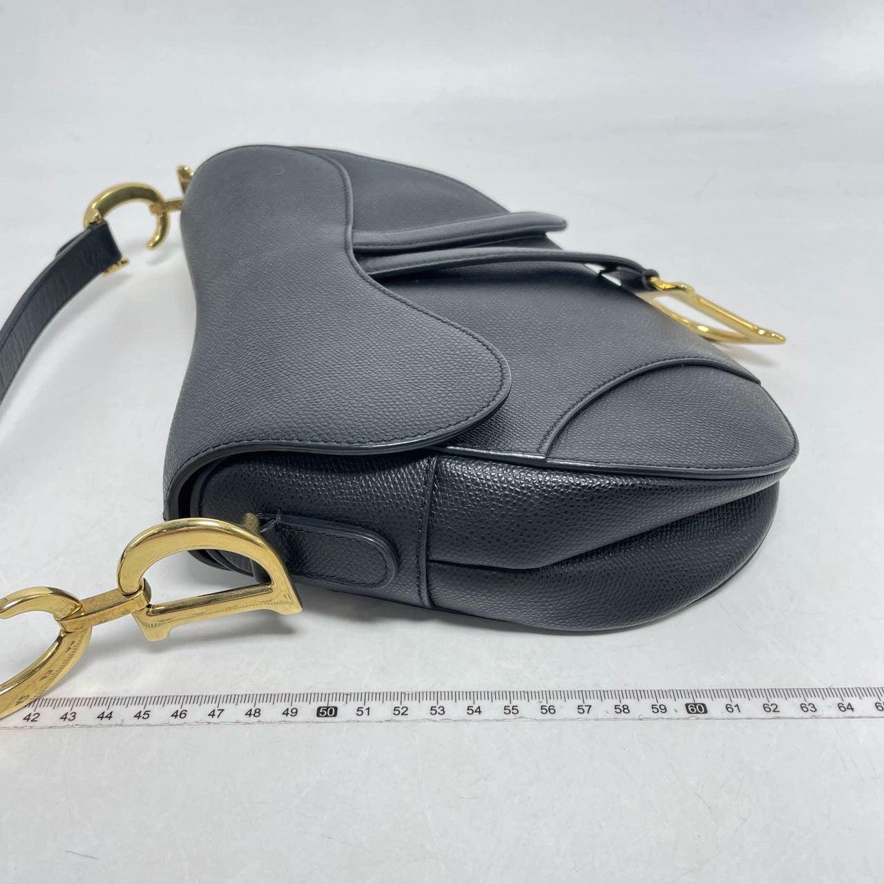 Dior Saddle Black Medium Grained Leather Handbag with Gold Hardware with Strap In Good Condition In AUBERVILLIERS, FR