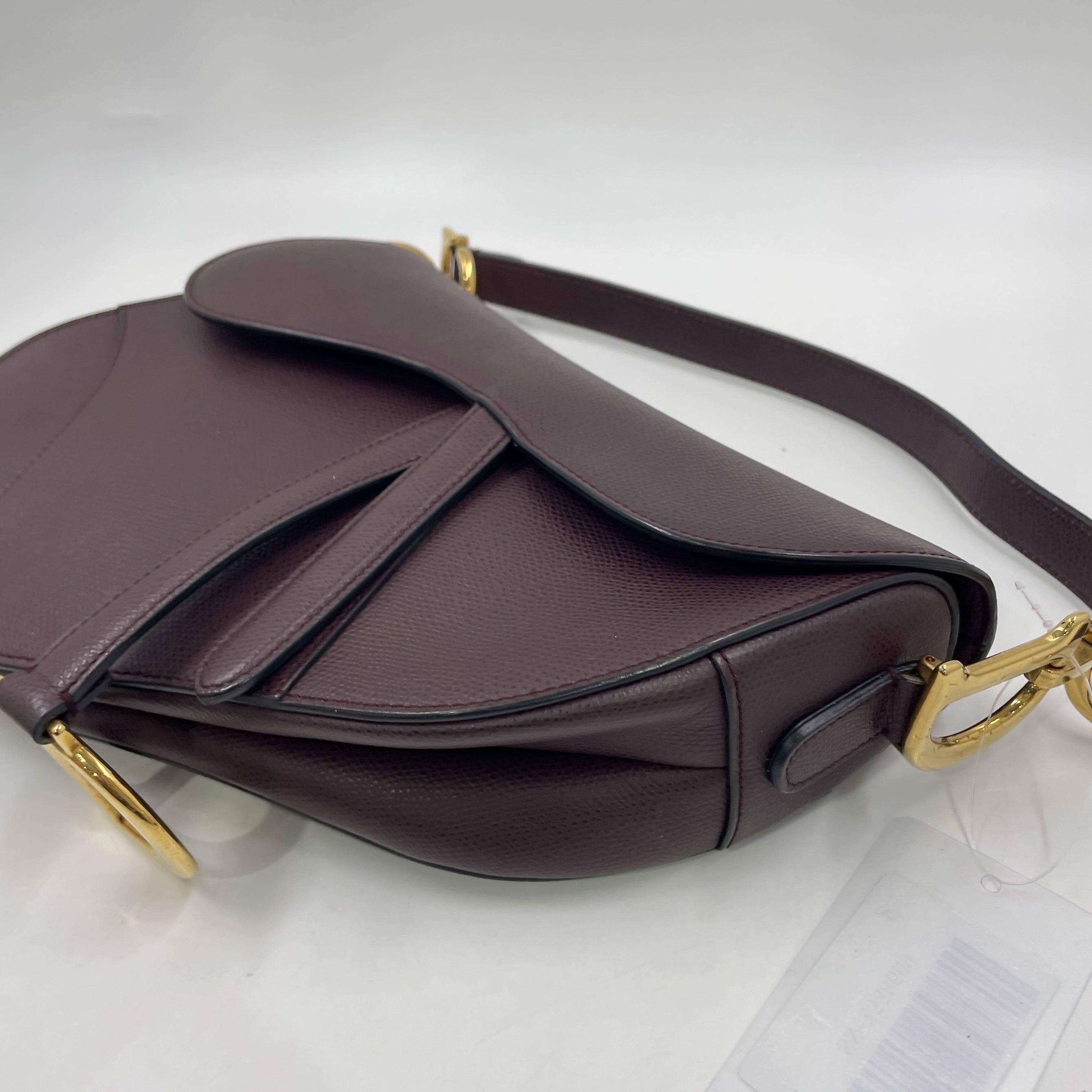 Dior Saddle Borgogna Borsa media in pelle martellata con tracolla in vendita 6