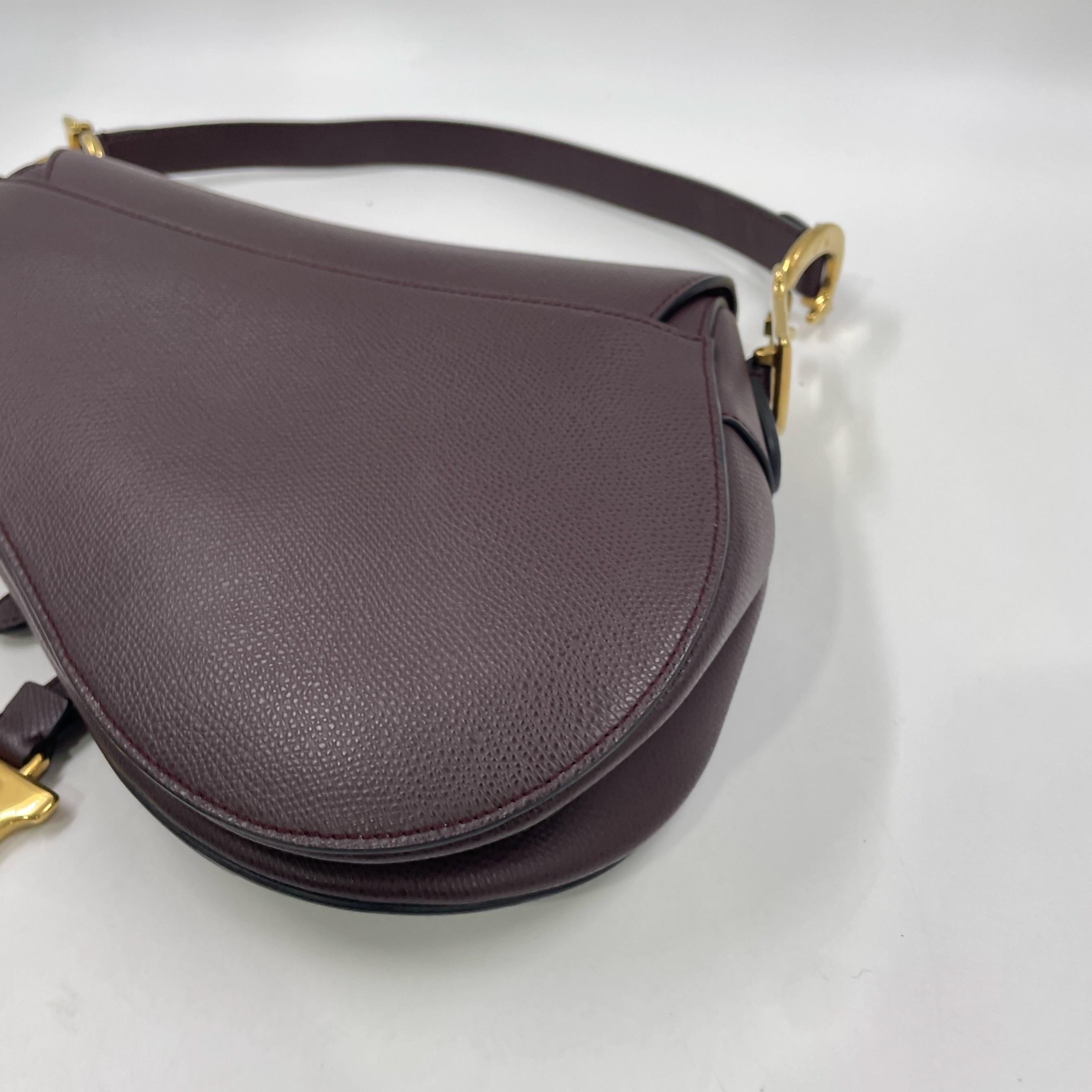 Dior Saddle Borgogna Borsa media in pelle martellata con tracolla in vendita 9