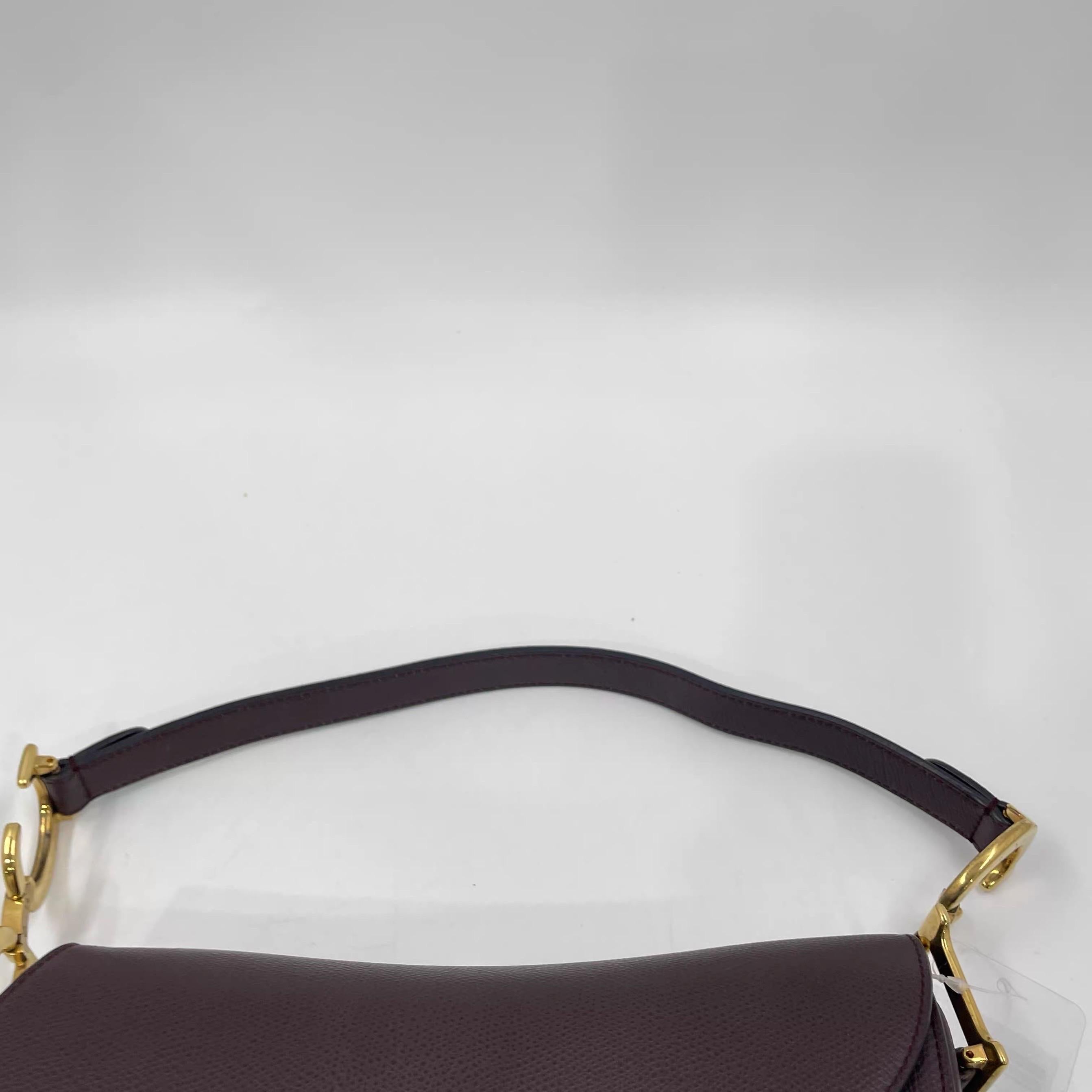 Dior Saddle Borgogna Borsa media in pelle martellata con tracolla in vendita 12
