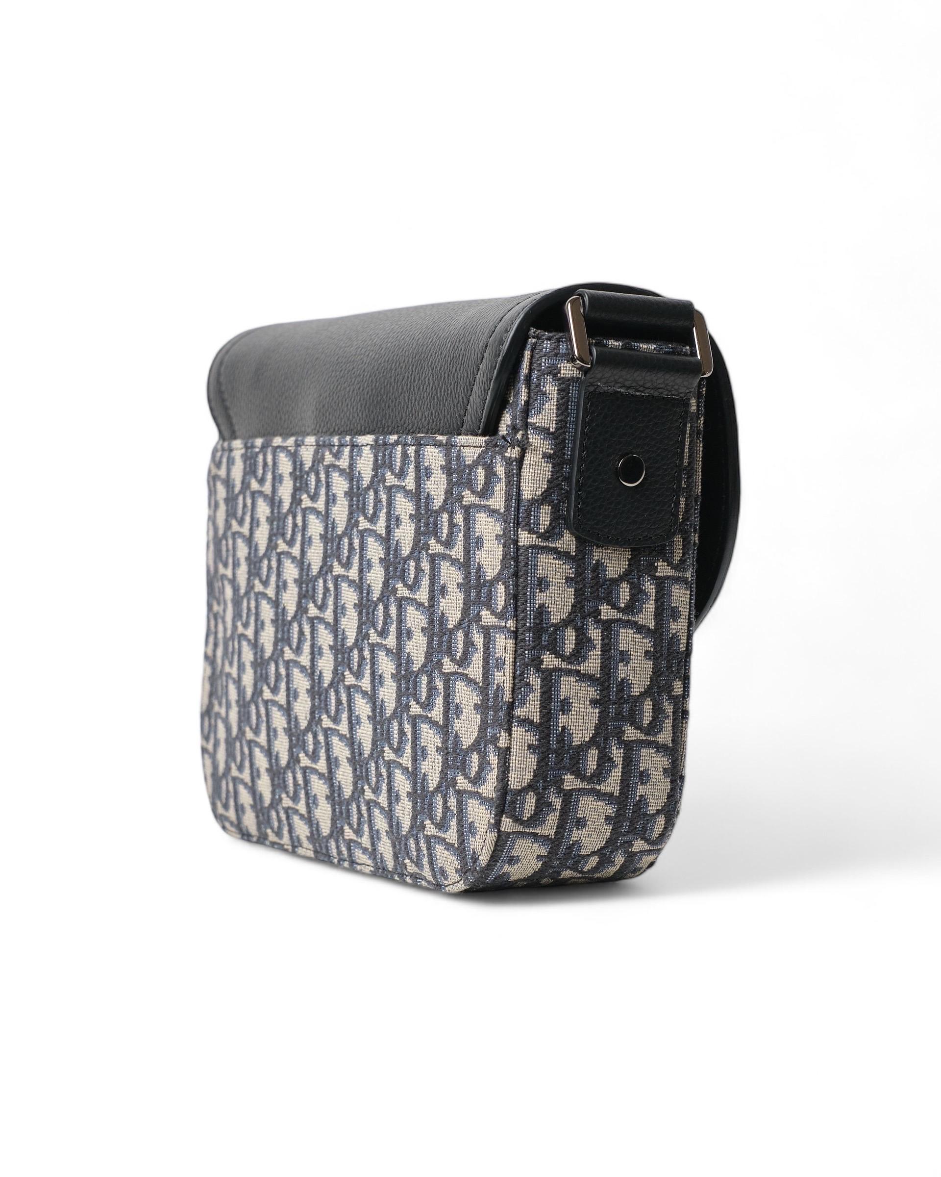 Dior Saddle Flap  in Tela  Jacquard Oblique 7