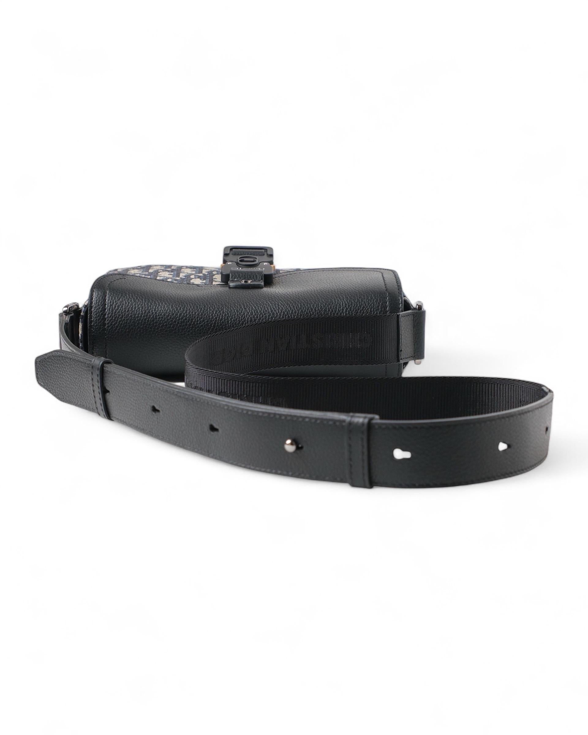Dior Saddle Flap  in Tela  Jacquard Oblique 8