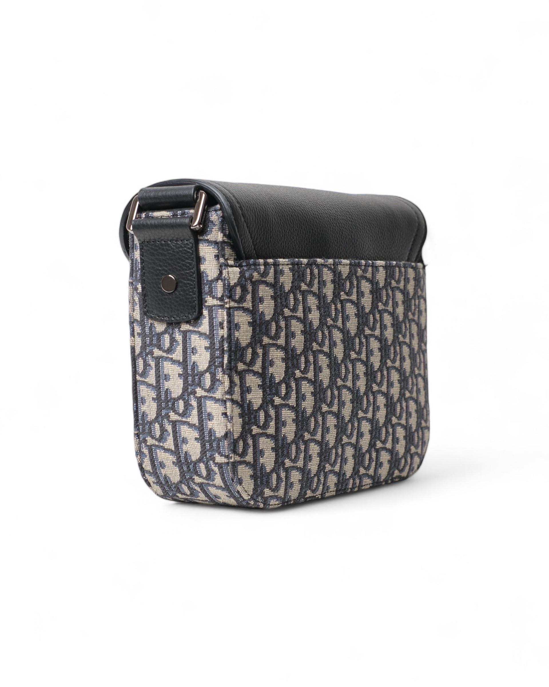 Dior Saddle Flap  in Tela  Jacquard Oblique 4