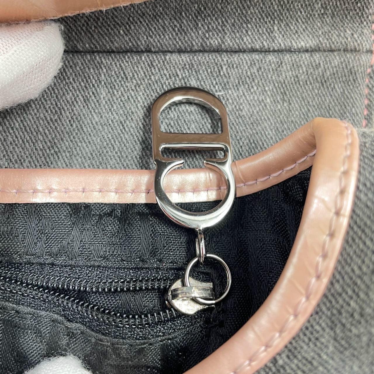 Bolso bandolera Dior Saddle Denim gris con bolsillo y adornos de piel rosa en venta 5