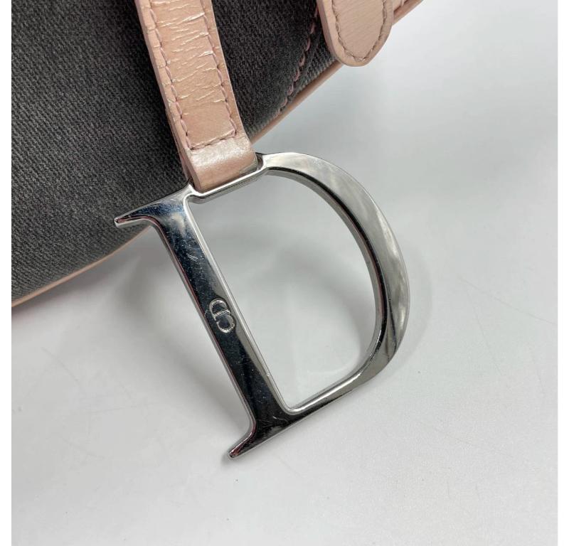 Bolso bandolera Dior Saddle Denim gris con bolsillo y adornos de piel rosa en venta 10