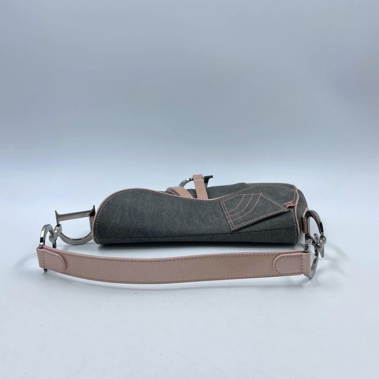 Bolso bandolera Dior Saddle Denim gris con bolsillo y adornos de piel rosa Gris en venta