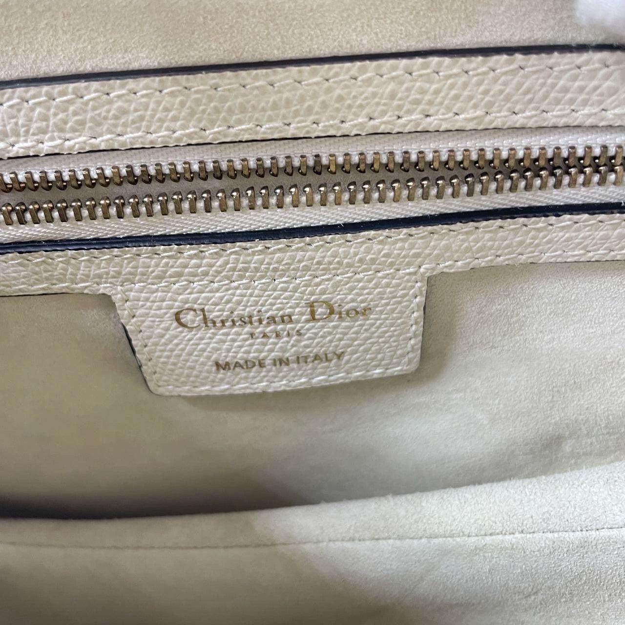 Dior Saddle Medium 2019 White Grained Leather Handbag 2