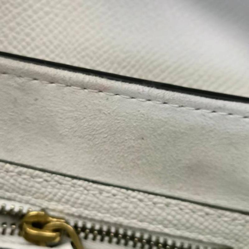 Dior Saddle Medium 2022 White Grained Leather Handbag with Leather Strap For Sale 7