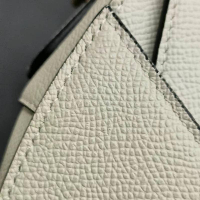 Dior Saddle Medium 2022 White Grained Leather Handbag with Leather Strap For Sale 8