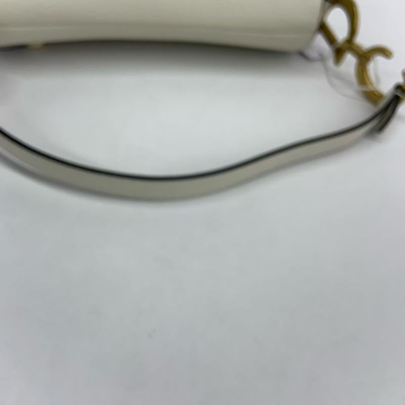 Dior Saddle Medium 2022 White Grained Leather Handbag with Leather Strap For Sale 11