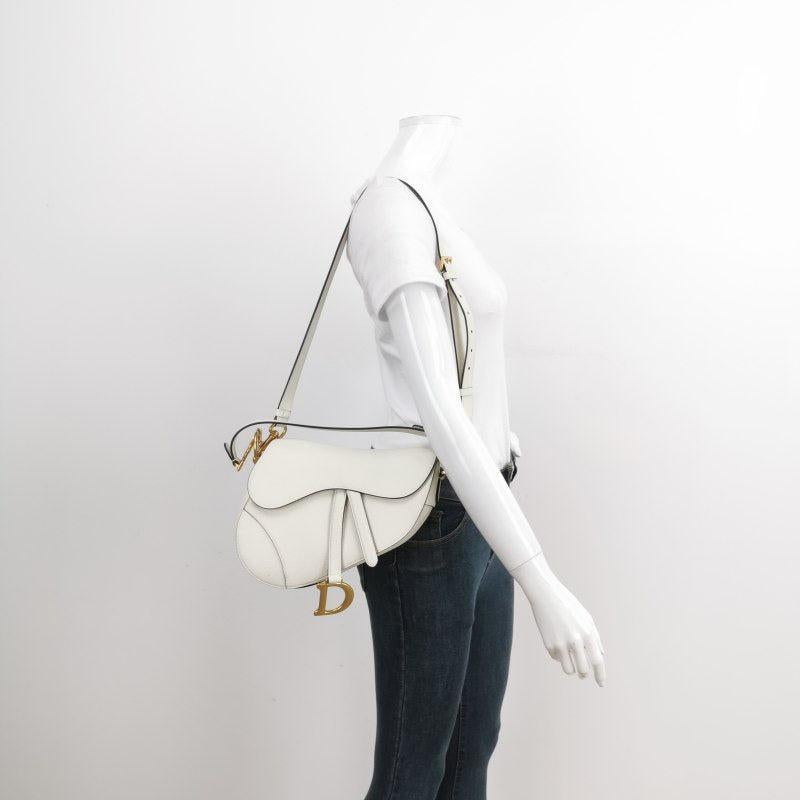 Dior Saddle Medium 2022 White Grained Leather Handbag with Leather Strap
These are professional photos of the actual bag.
  2022 Dior Saddle bag, crafted in white grained calfskin leather, the legendary design comes in size medium, features a