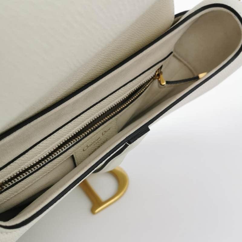 Dior Saddle Medium 2022 White Grained Leather Handbag with Leather Strap For Sale 4