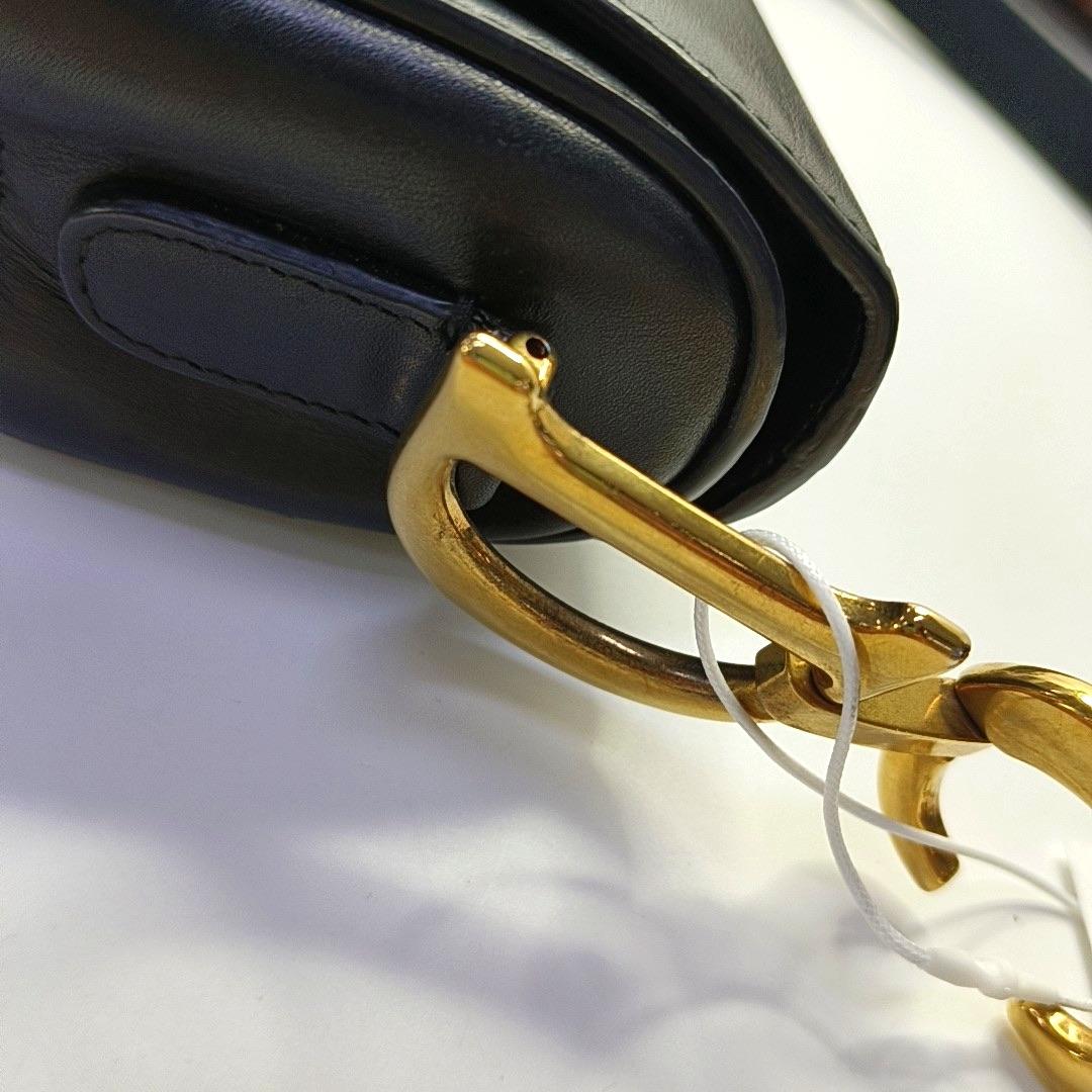 Dior Saddle Medium Cuir lisse noir avec sangle cloutée en vente 9