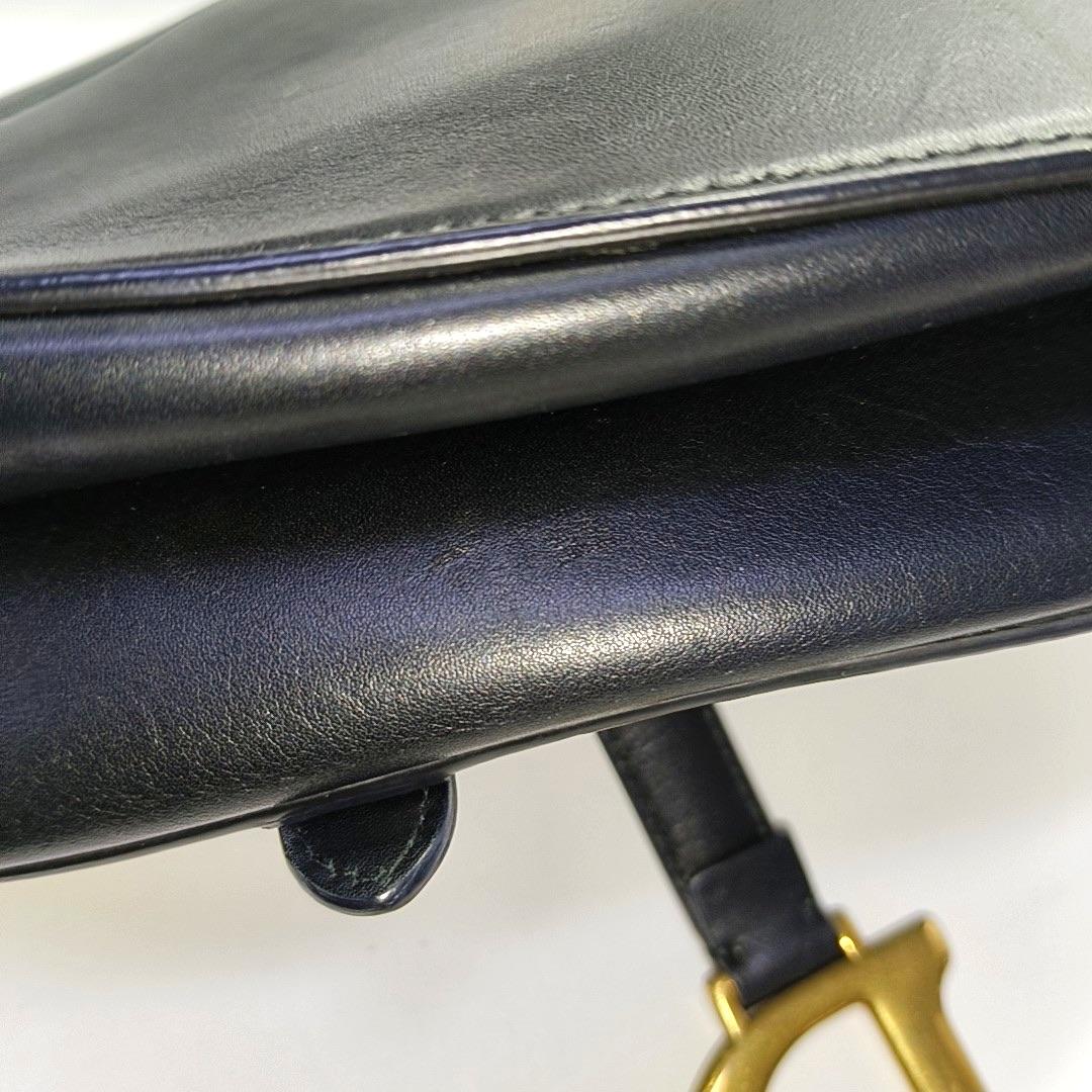 Dior Saddle Medium Cuir lisse noir avec sangle cloutée en vente 12