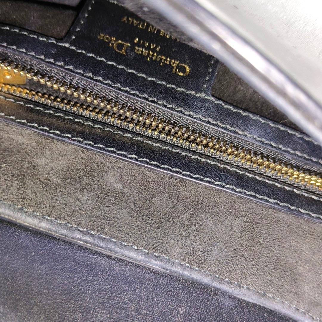 Dior Saddle Medium Cuir lisse noir avec sangle cloutée en vente 13