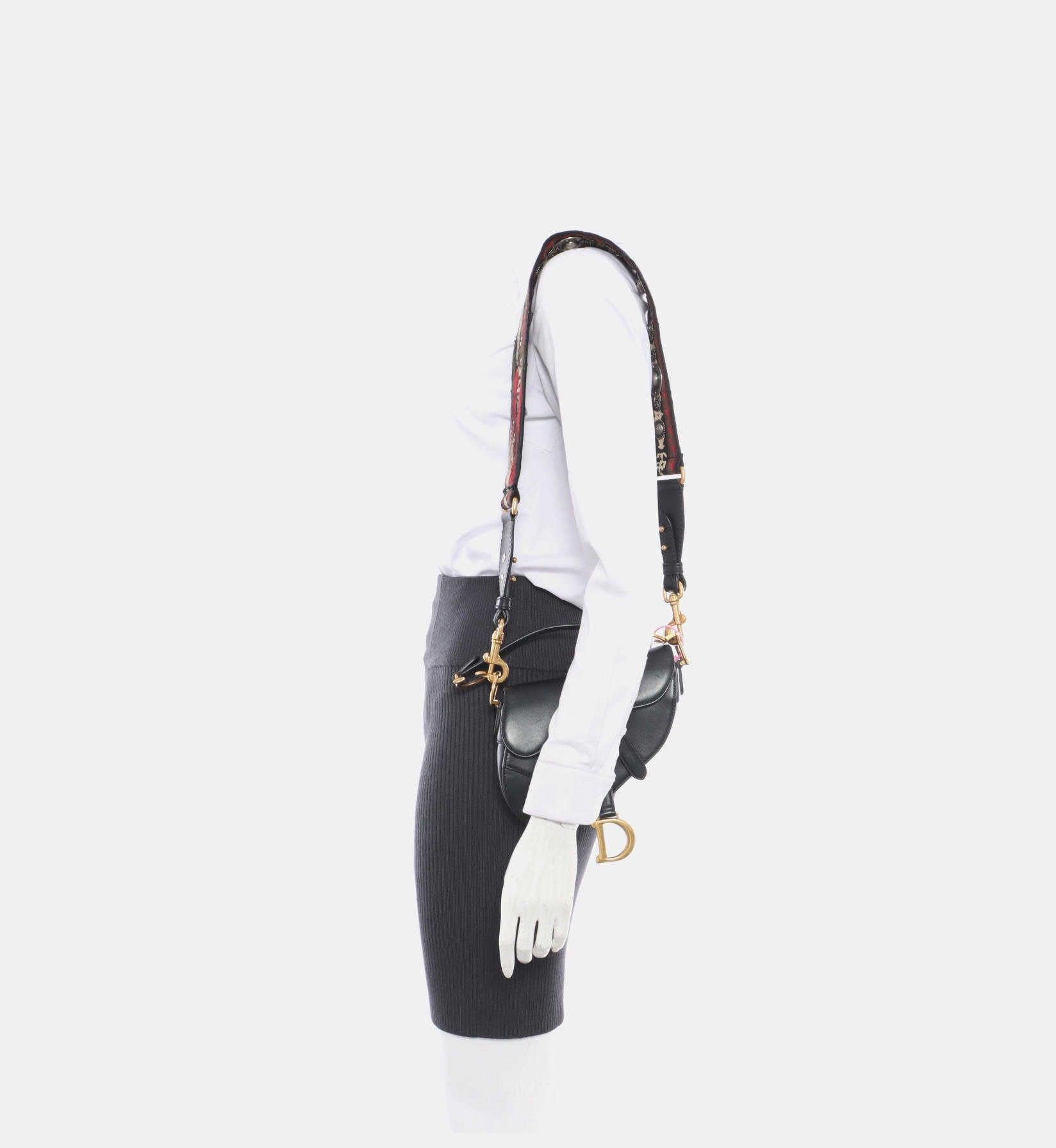 Dior Saddle Medium Black Smooth Leather with Studded Strap These are professional photos of the actual bag offered by Luxbags. Dior Saddle bag, crafted in black smooth calfskin leather, the legendary design comes in size medium, features a magnetic