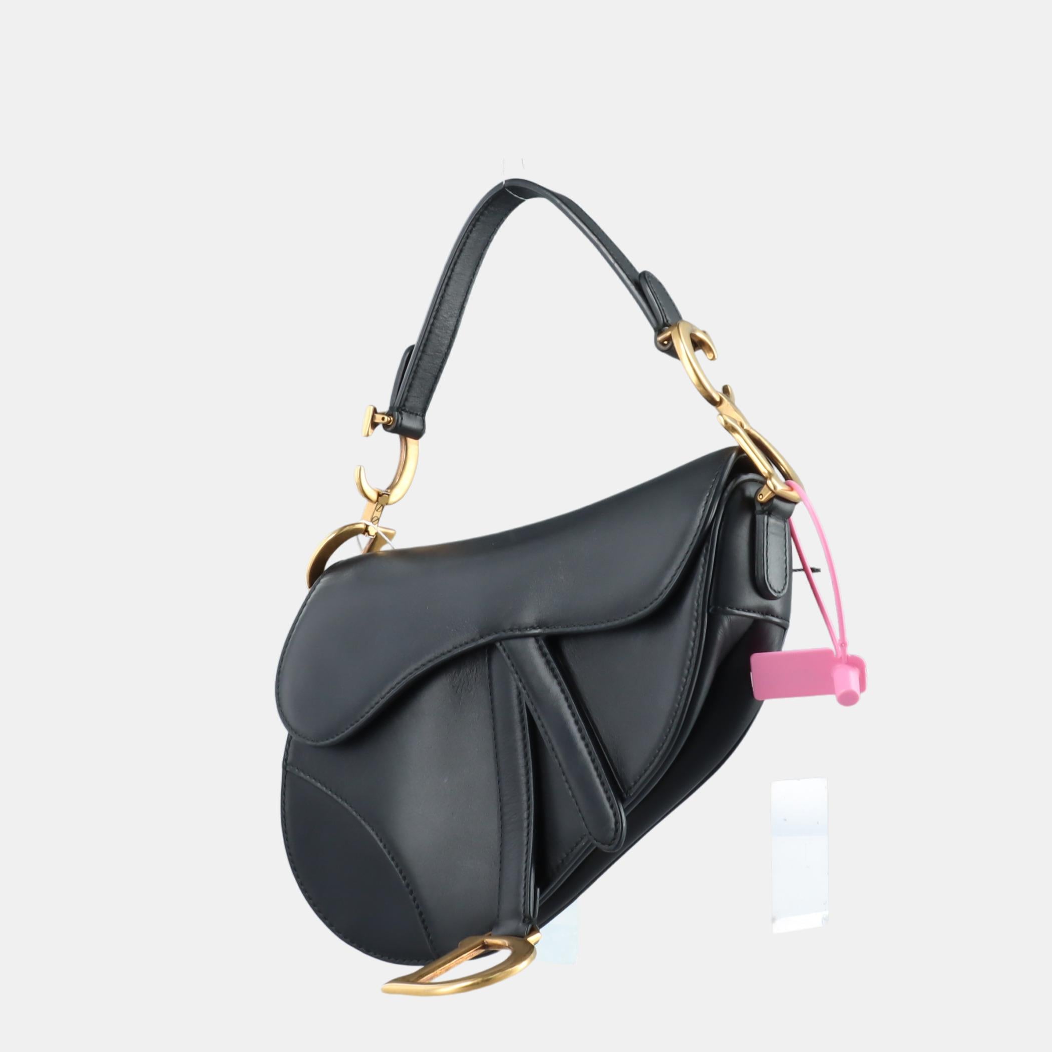 Dior Saddle Medium Black Smooth Leather with Studded Strap In Good Condition For Sale In AUBERVILLIERS, FR