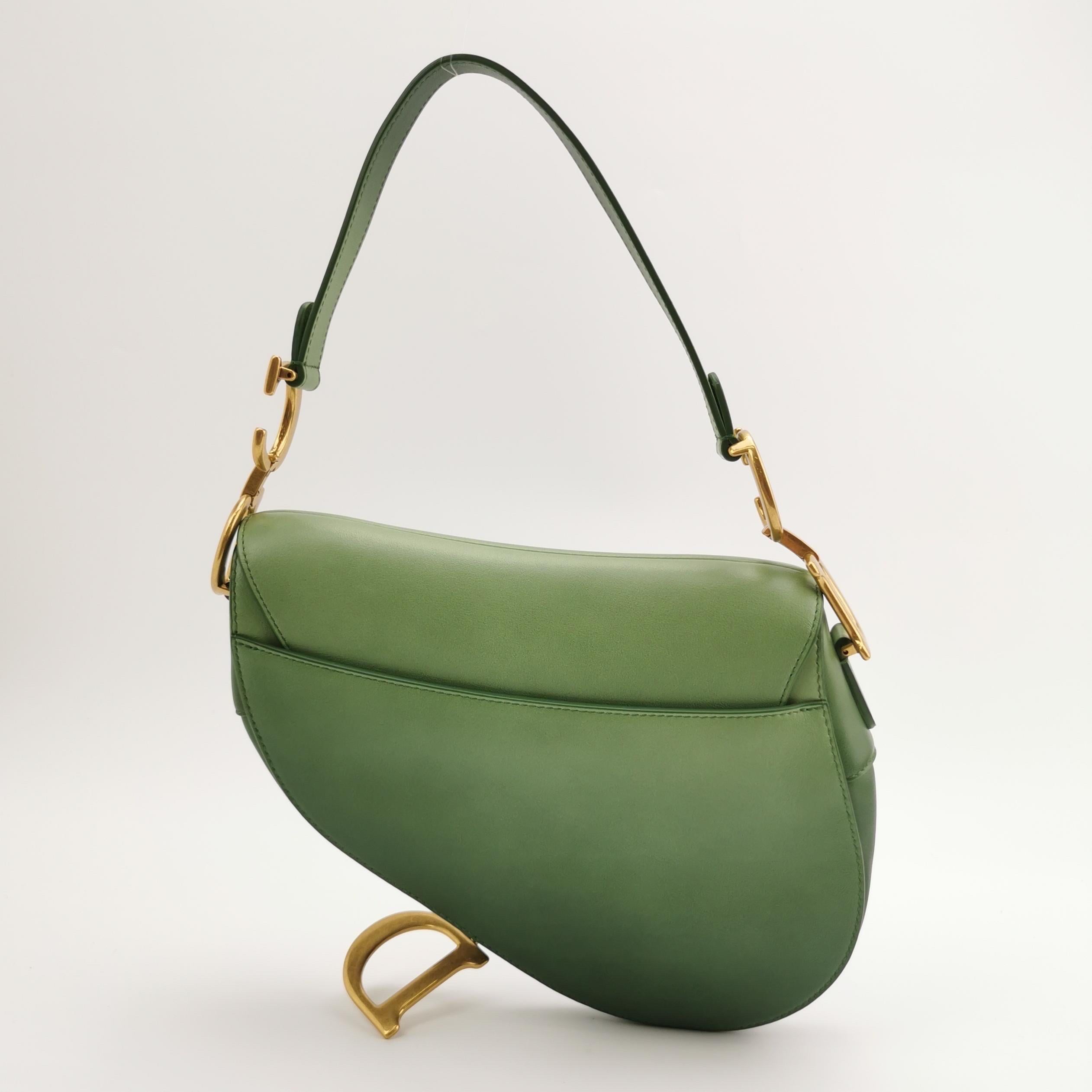 Dior Saddle Medium Green Leather Gold Hardware Shoulder Bag In Good Condition For Sale In AUBERVILLIERS, FR