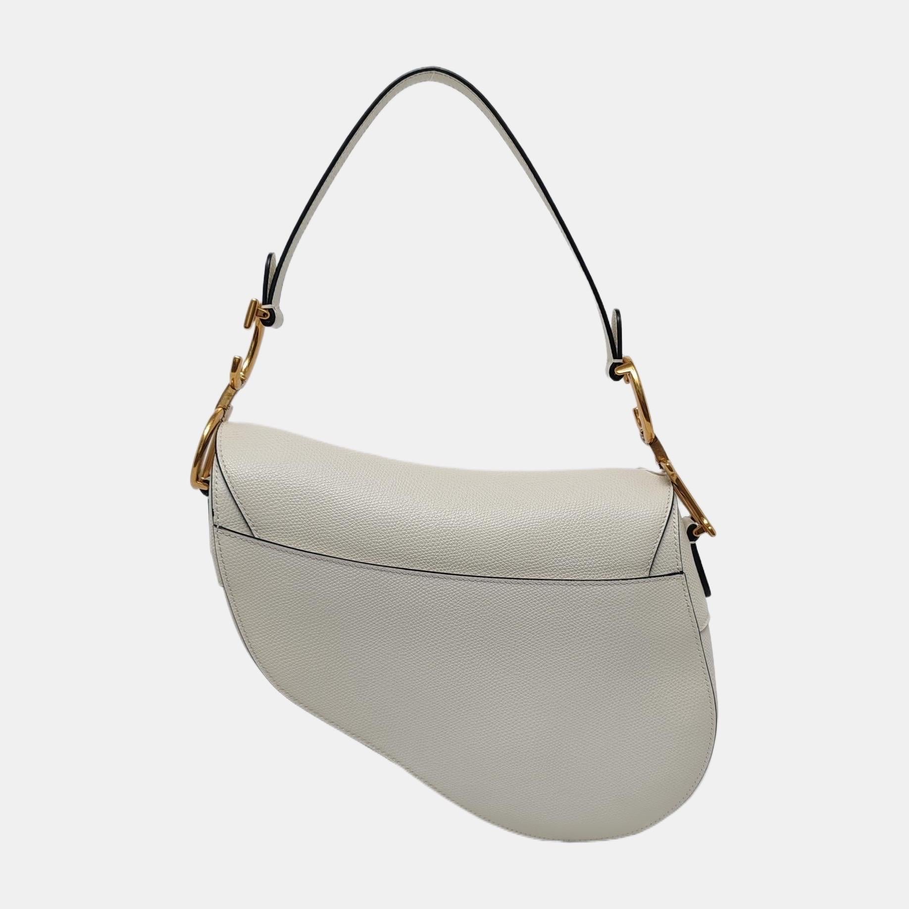 Dior Saddle Medium White Grained Leather Gold Hardware In Excellent Condition In AUBERVILLIERS, FR
