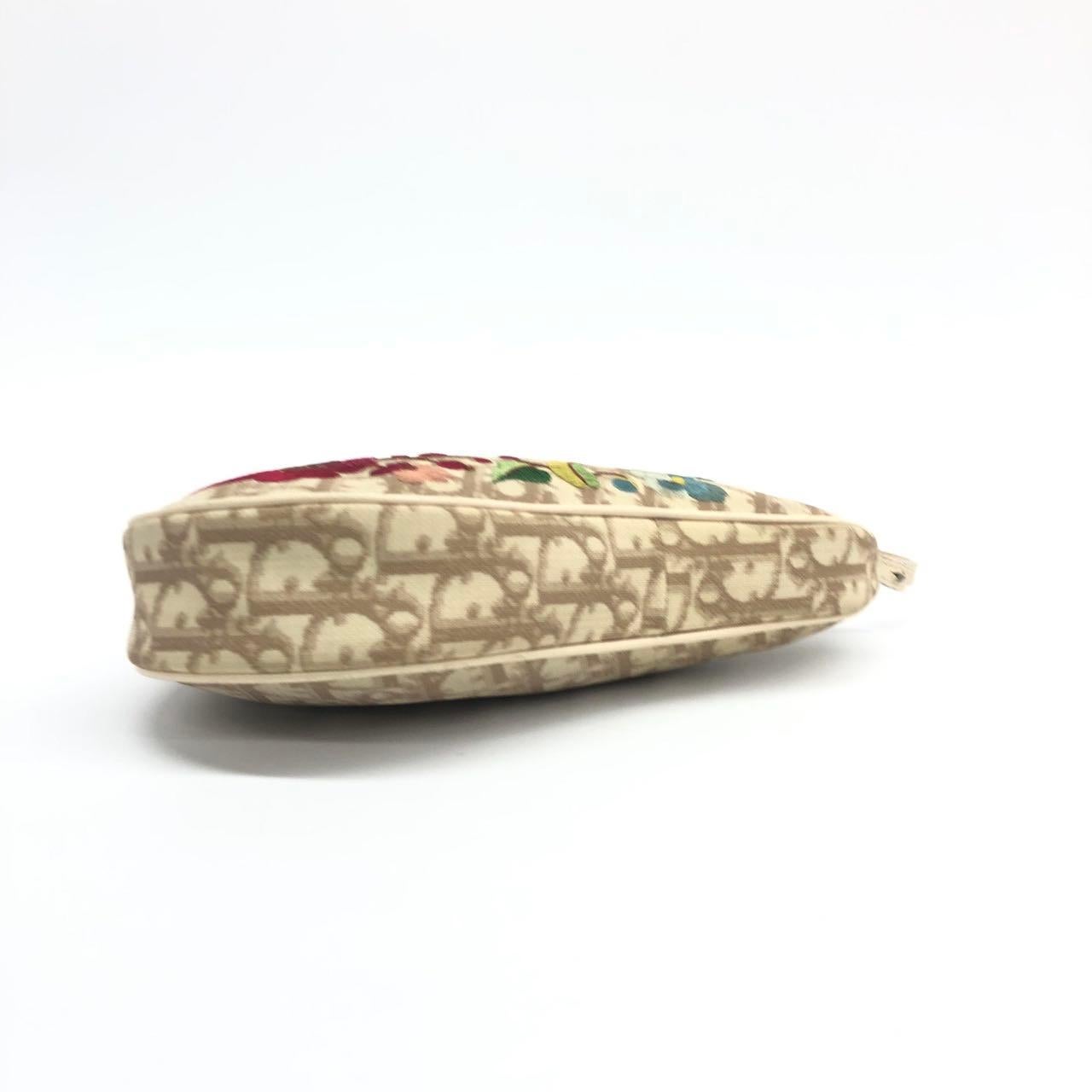 Dior Saddle Mini Classic Cream White Broderie fleurie oblique en vente 1