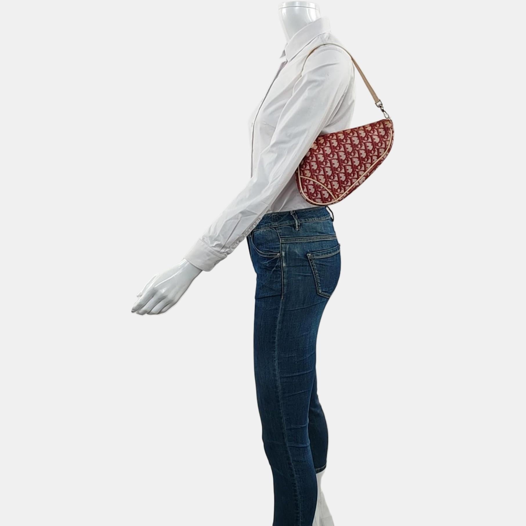 Dior Saddle Mini Classic Red Oblique Monogram Clutch Bag
These are professional photos of the actual bag offered by Luxbags.
CONDITION: Good vintage condition with signs of use throughout. Light rubbing on the leather trim, scratches on the