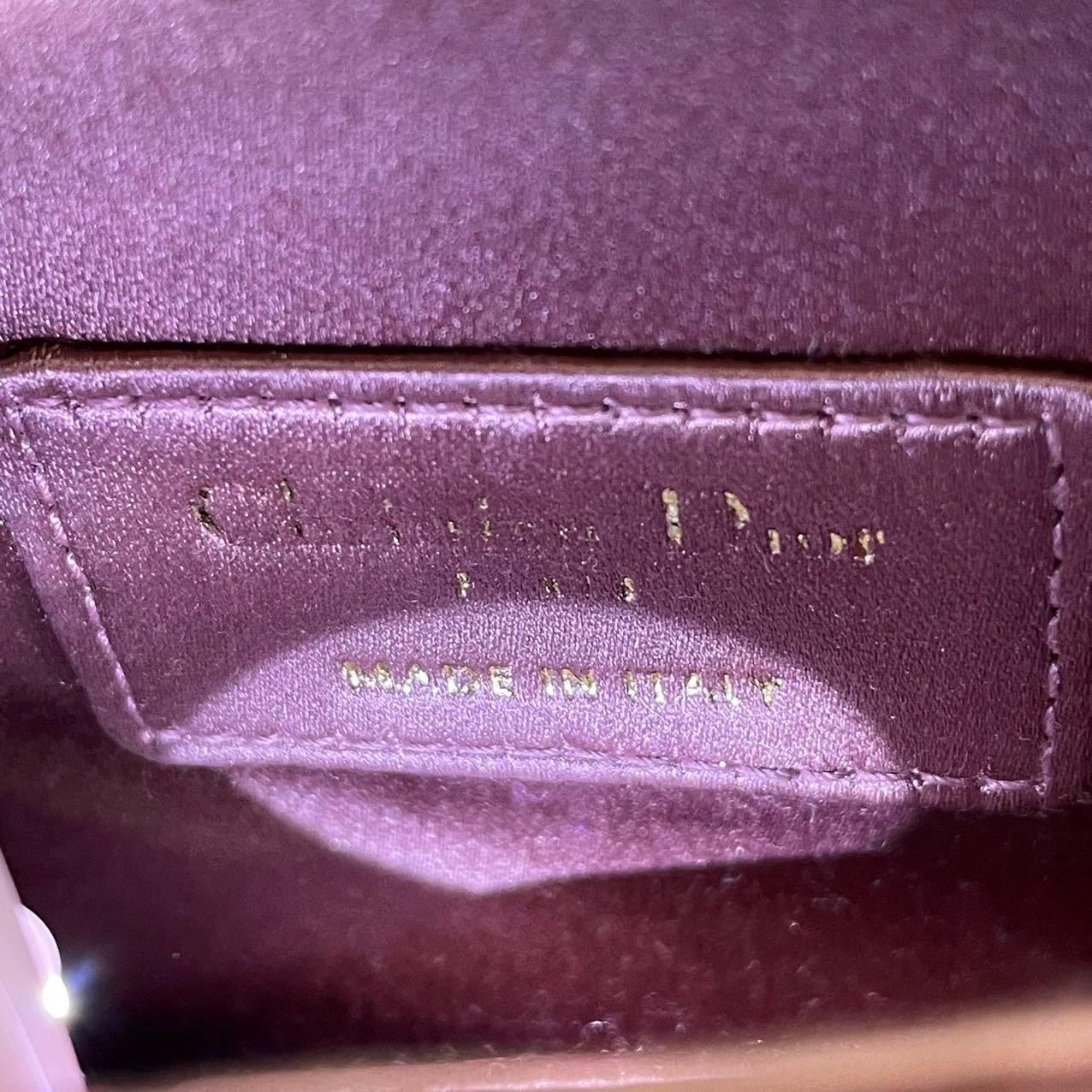 Dior Sattel Mini-Mini-Seidenschal aus Rosenrosa mit Kristallen im Zustand „Hervorragend“ im Angebot in AUBERVILLIERS, FR