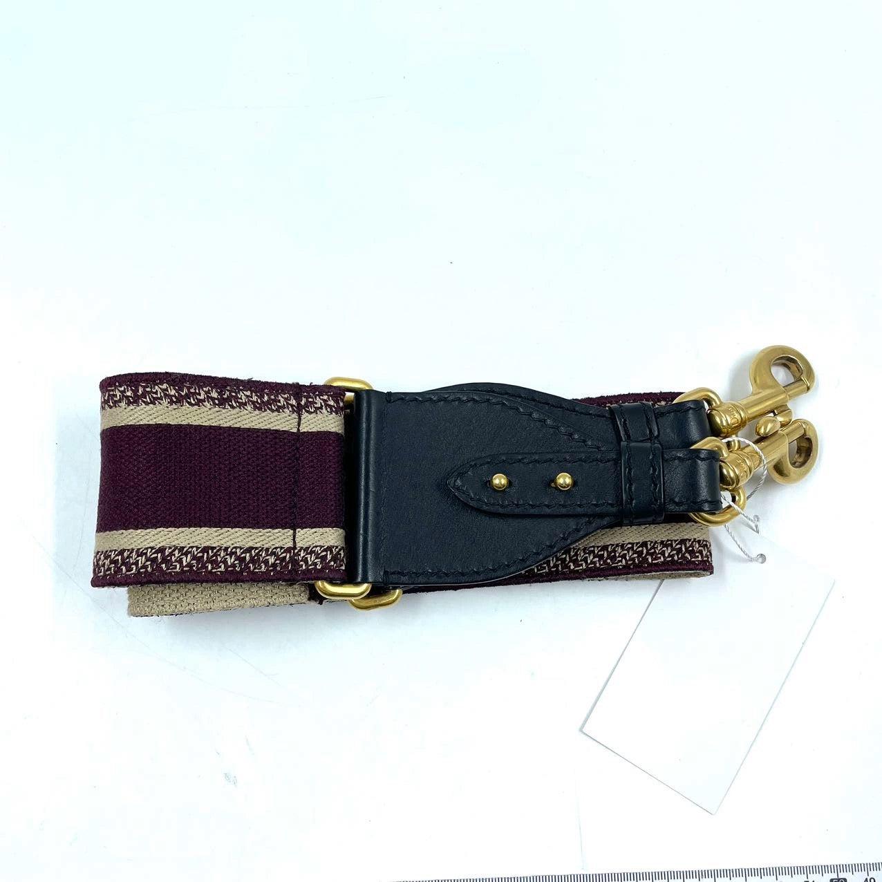 Dior Saddle Strap maroon canvas with Dior Logo In Good Condition For Sale In AUBERVILLIERS, FR