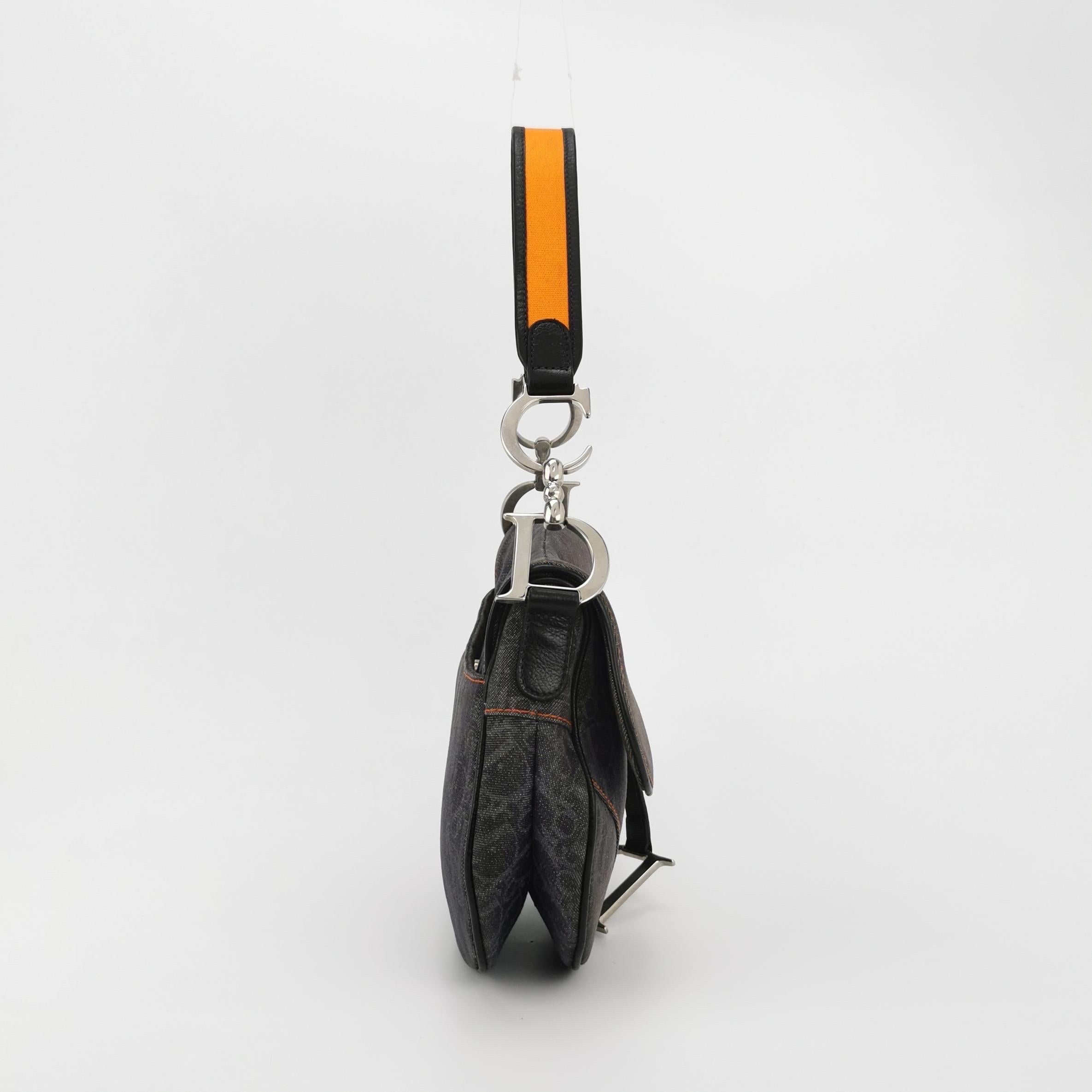 Sillín Dior Vintage Negro Oblicuo con Ribete Naranja en venta 1