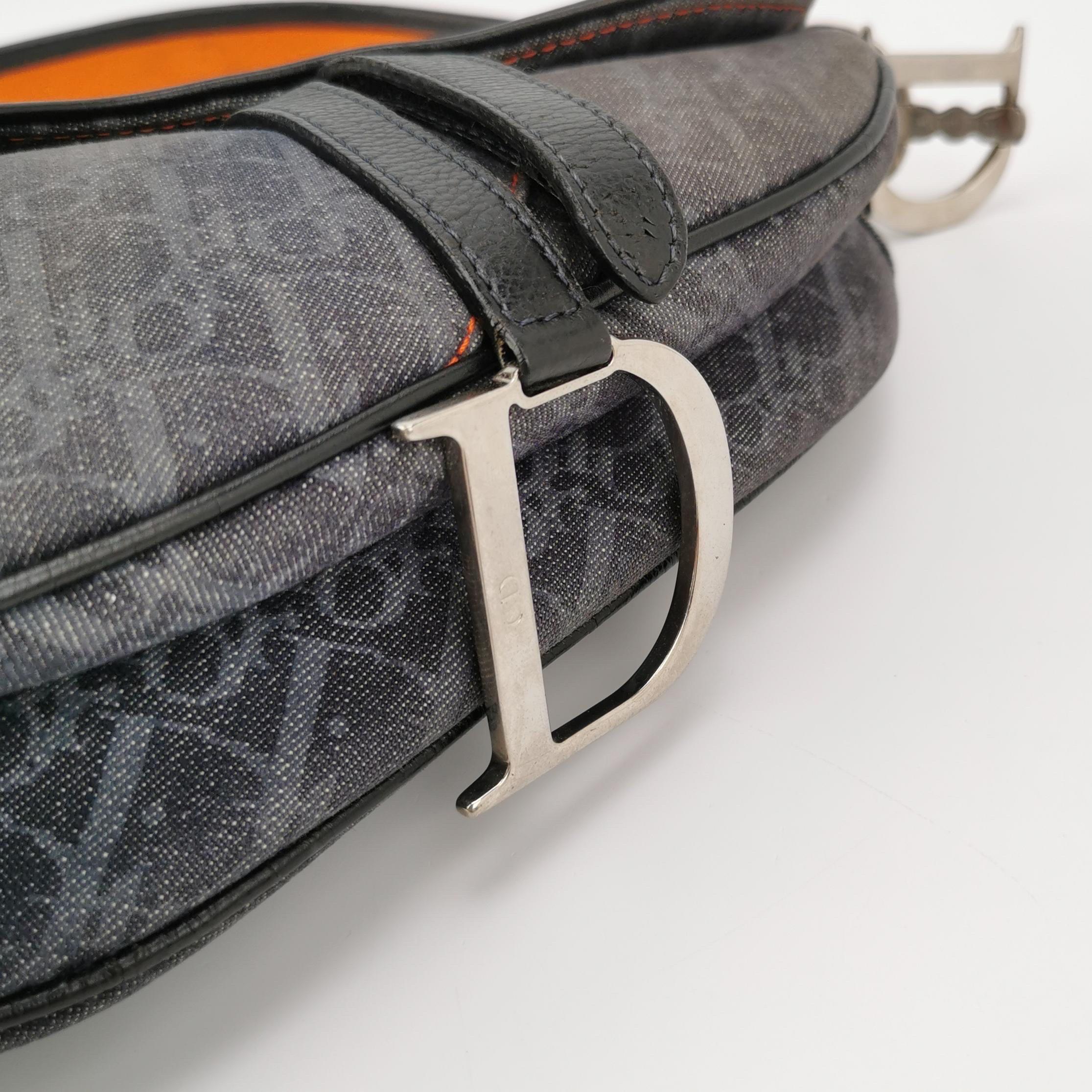 Sillín Dior Vintage Negro Oblicuo con Ribete Naranja en venta 2
