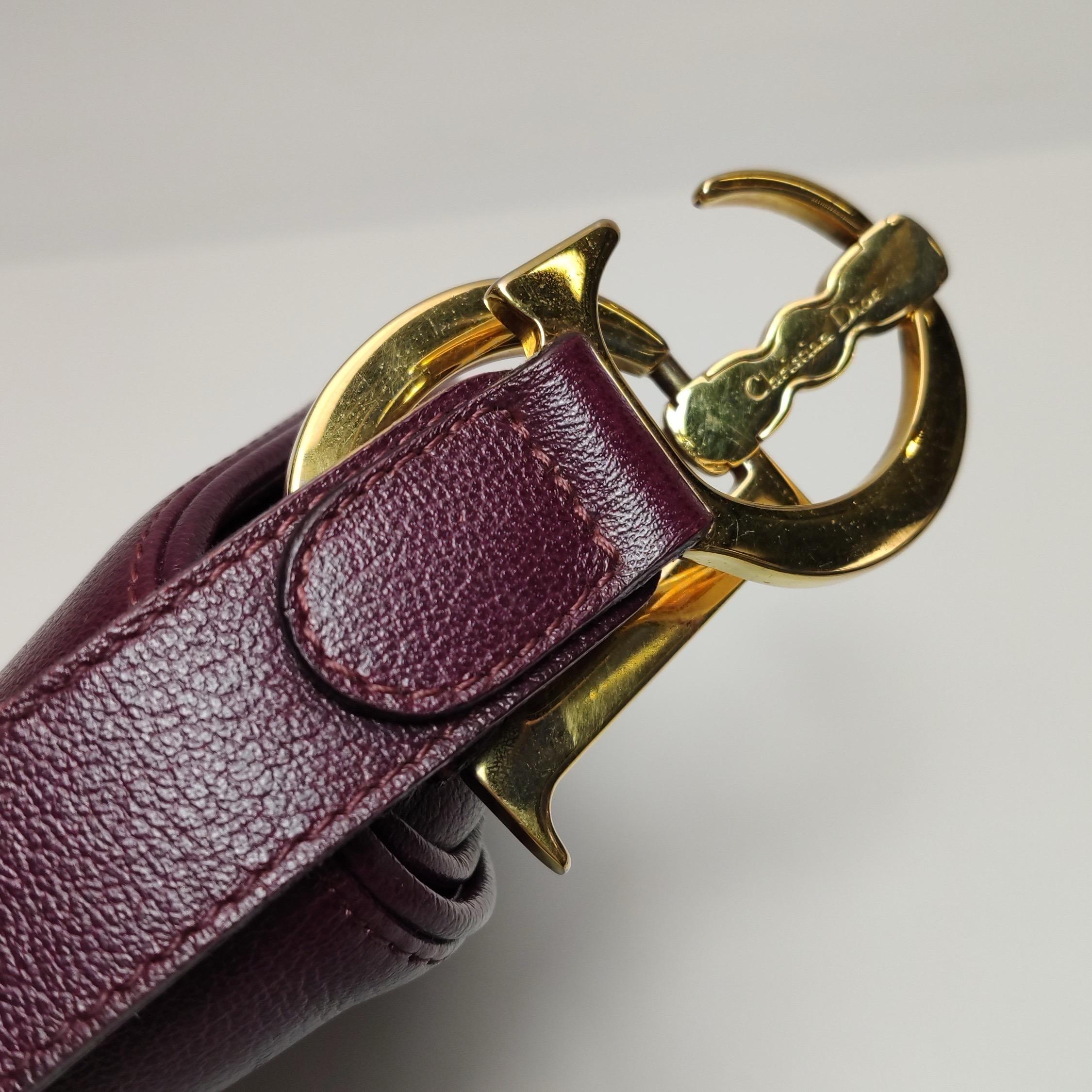 Dior Sattel Vintage Burgund Lila Wein Kalbsleder Gold Hardware Schulter im Angebot 8