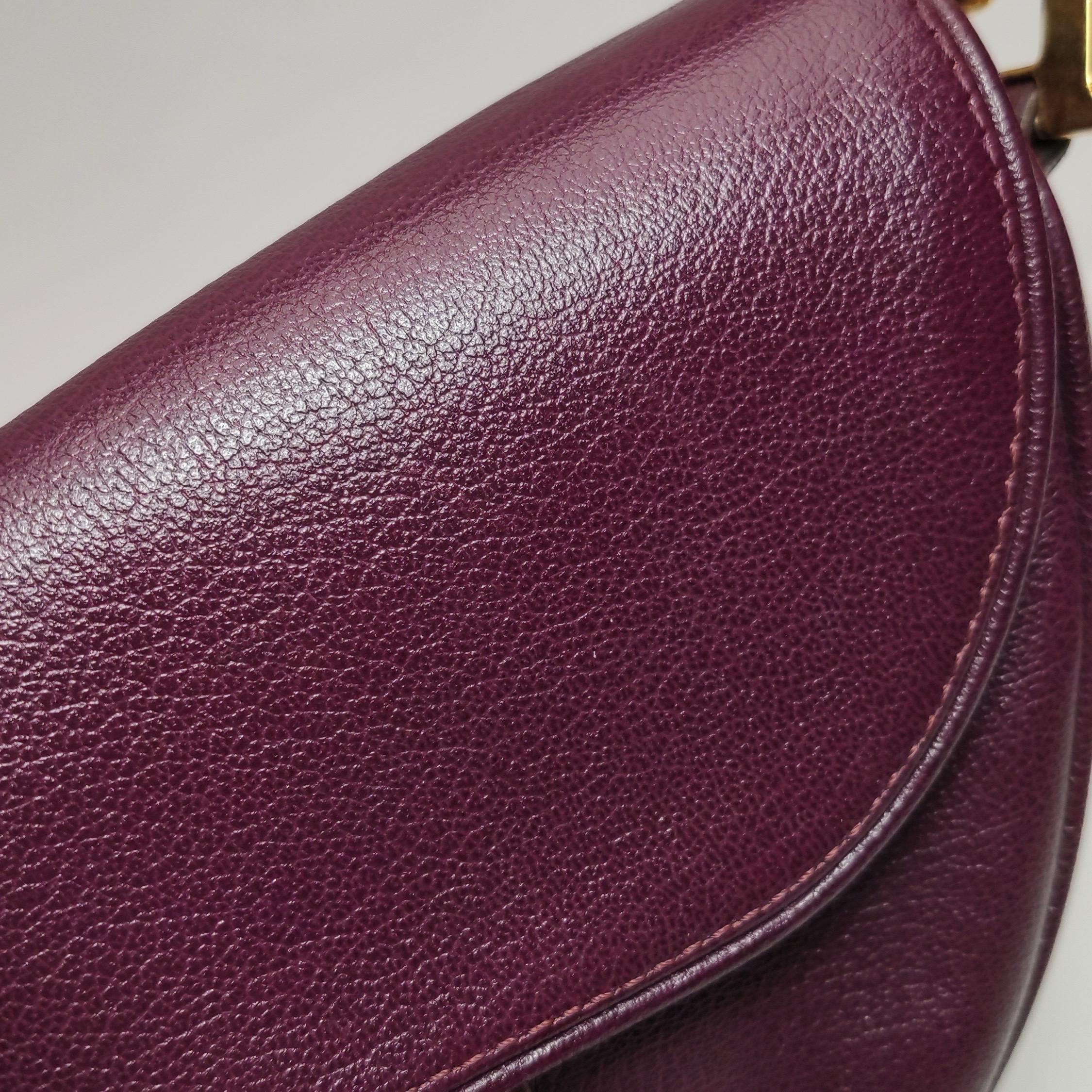 Dior Sattel Vintage Burgund Lila Wein Kalbsleder Gold Hardware Schulter im Angebot 10