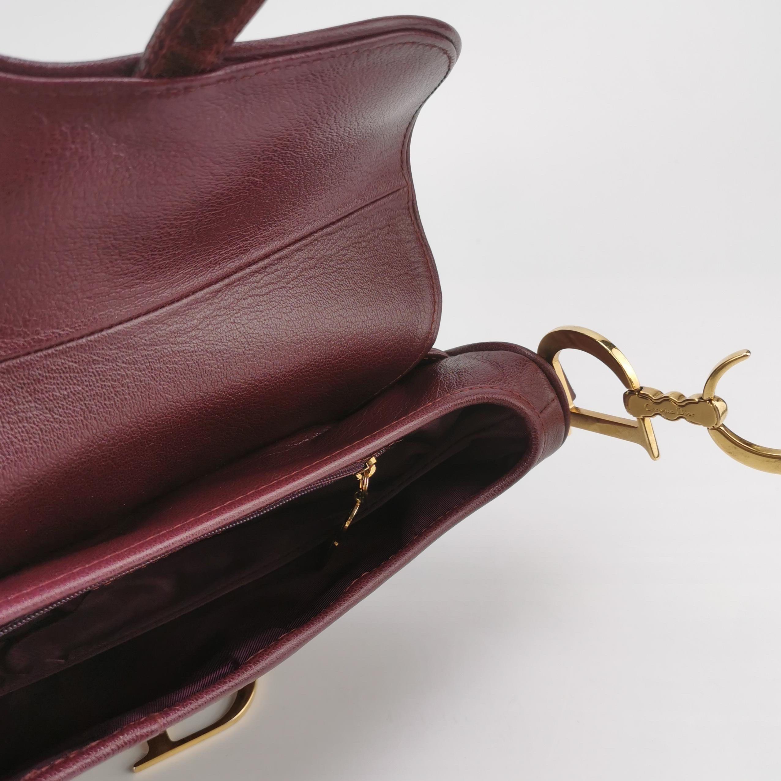 Dior Sattel Vintage Burgund Lila Wein Kalbsleder Gold Hardware Schulter im Angebot 1