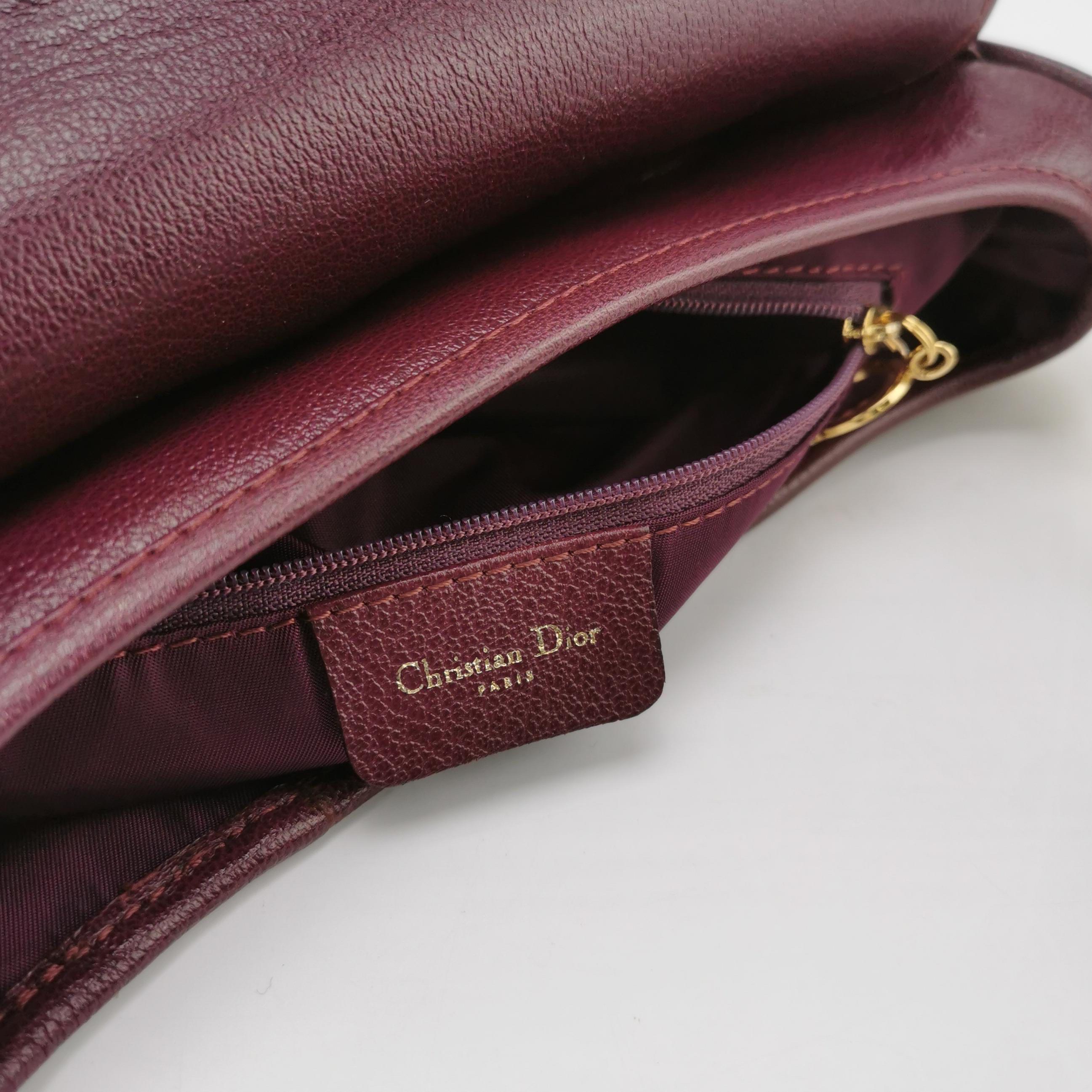 Dior Sattel Vintage Burgund Lila Wein Kalbsleder Gold Hardware Schulter im Angebot 2