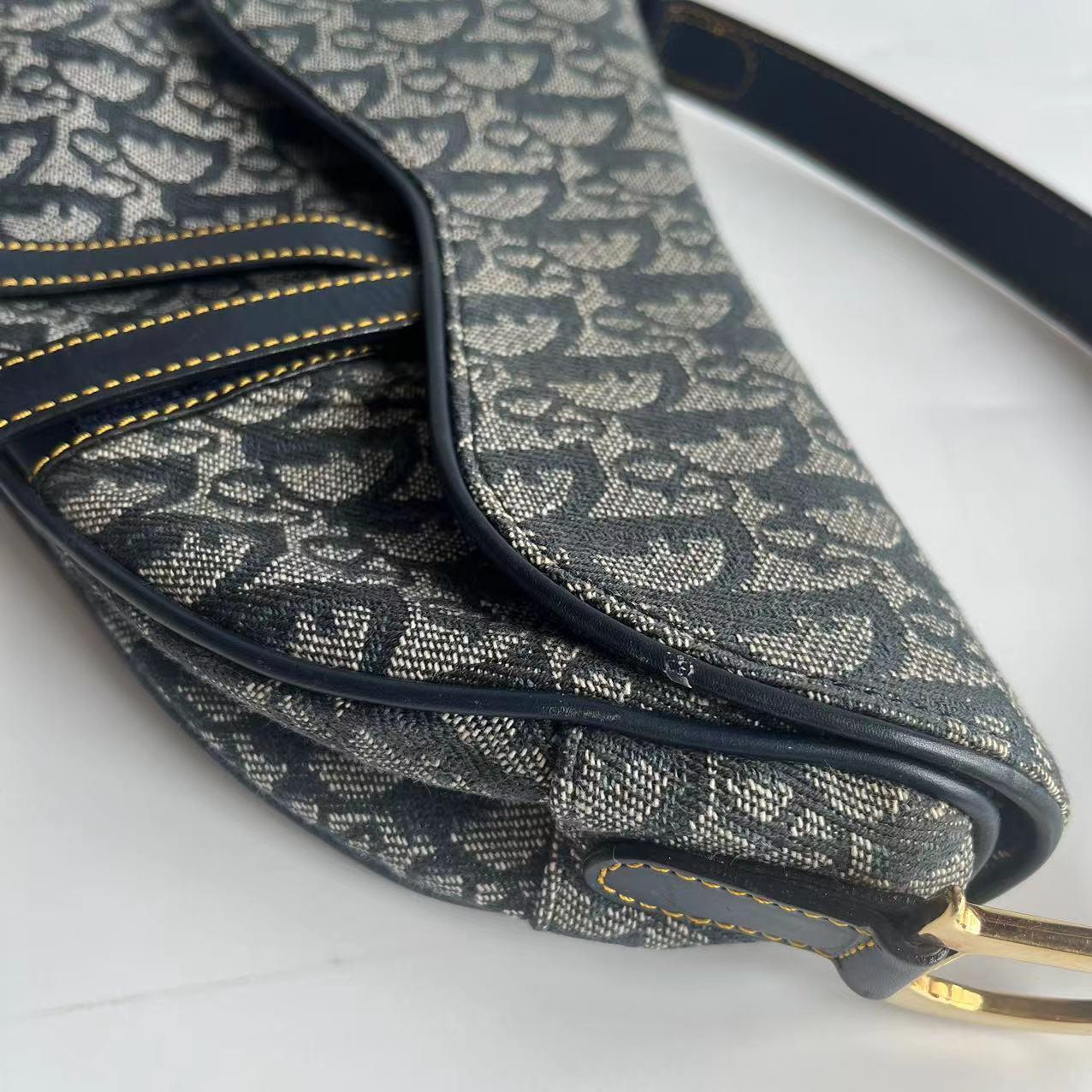 Dior Sattel Vintage Navy Oblique mit mehrfarbigem Seidenfutter im Angebot 5