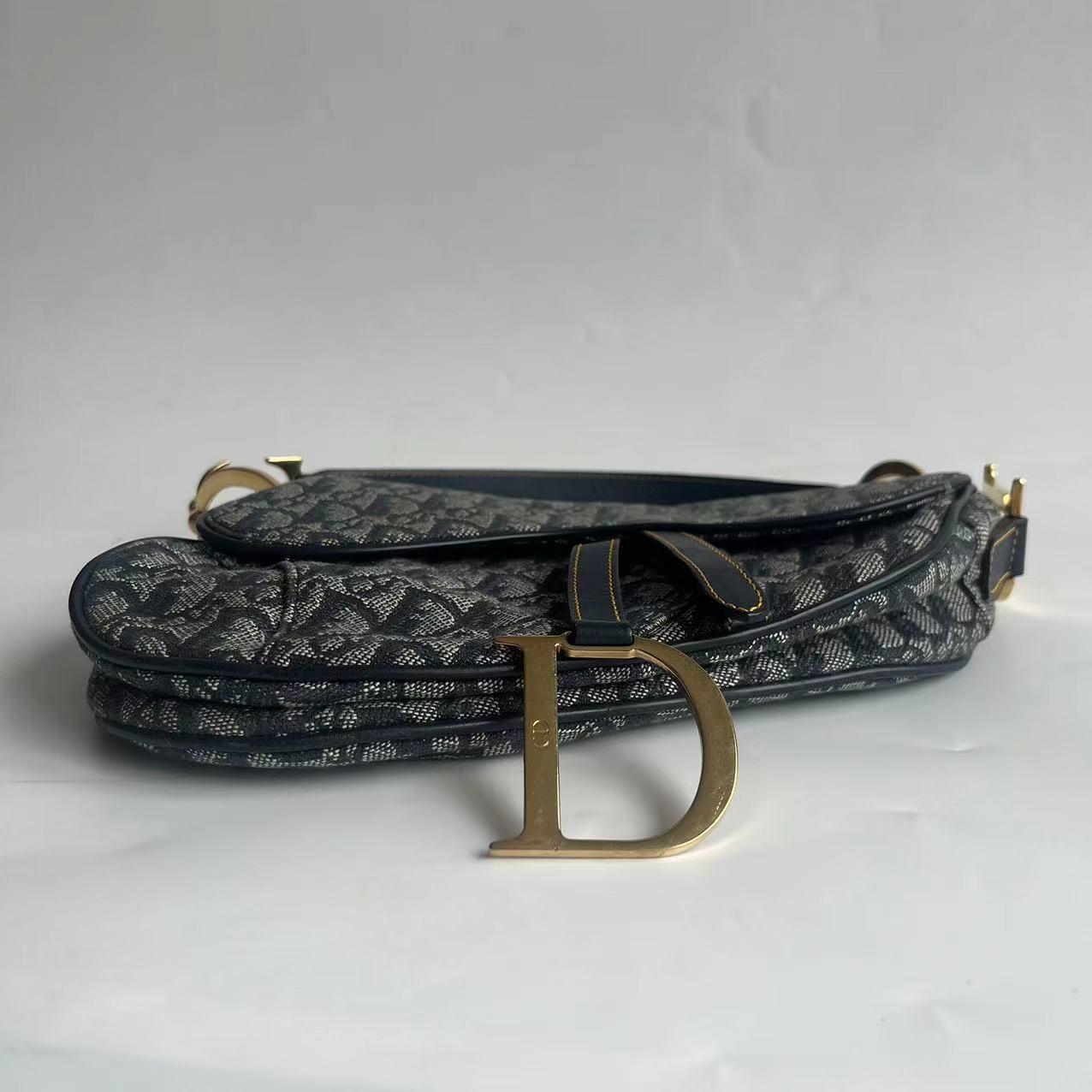 Dior Sattel Vintage Navy Oblique mit mehrfarbigem Seidenfutter im Angebot 1