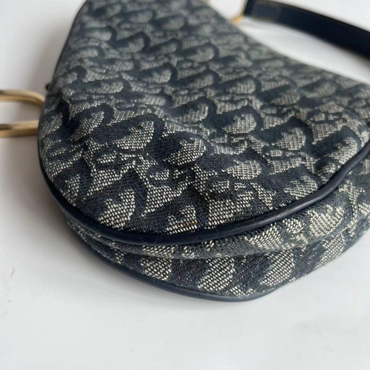 Dior Sattel Vintage Navy Oblique mit mehrfarbigem Seidenfutter im Angebot 3