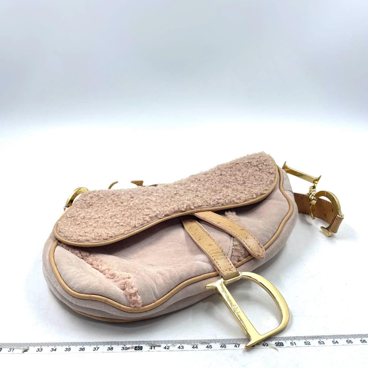 Dior Saddle Vintage Shoulder Bag Medium Shearling and Ostrich Leather Pink In Excellent Condition For Sale In AUBERVILLIERS, FR